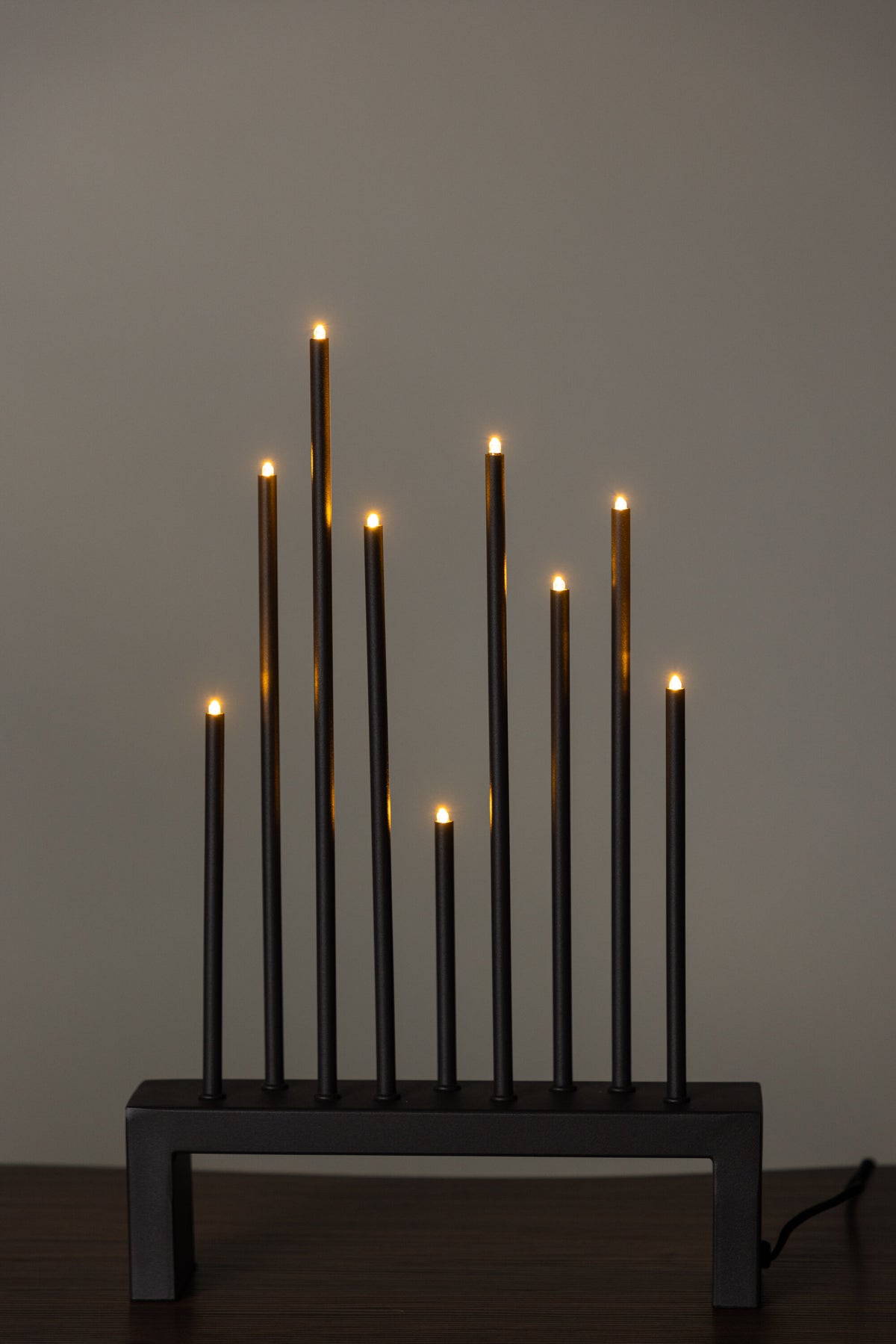 Vallåsen Tischlampe in Mokka präsentiert im Onlineshop von KAQTU Design AG. Weihnachtszubehör ist von Venture Home