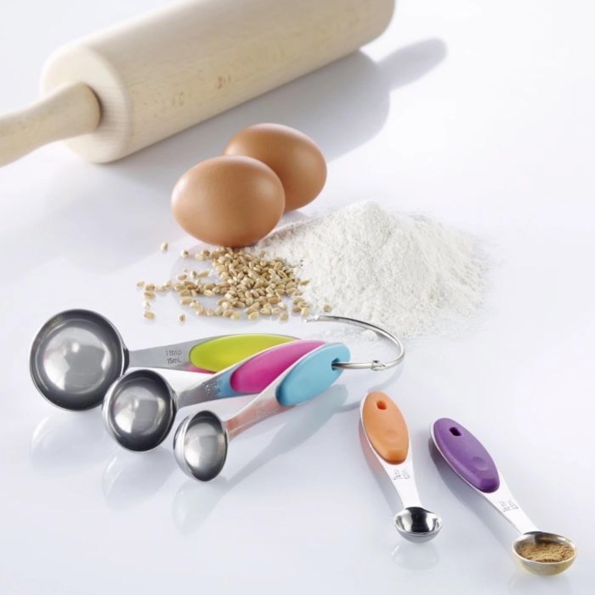 Praktisches Messlöffel-Set von Westmark mit 5 Grössen (1.25-15ml), ideal für exaktes Abmessen, robust und platzsparend für jede Küche.