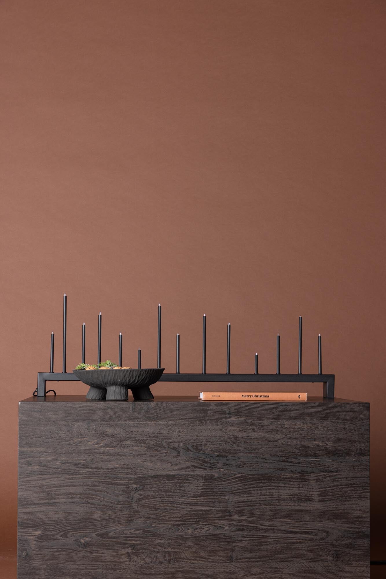 Die Hoforsbacken Tischlampe von Venture Home vereint elegantes Design und Funktionalität. Ideal für festliche Anlässe und das ganze Jahr über.