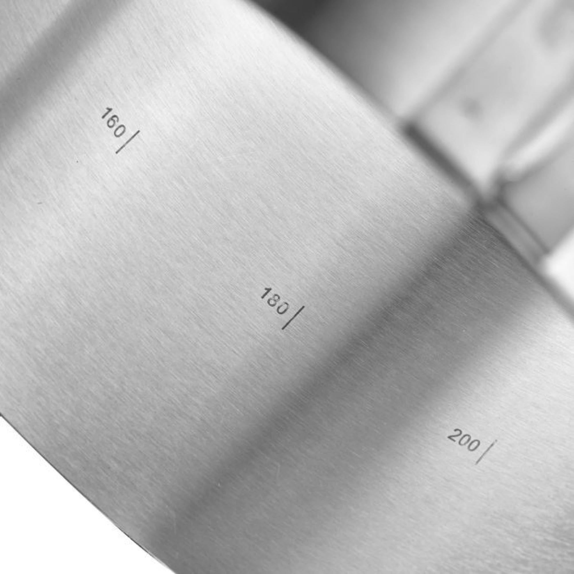 Tortenring Surprise von Westmark, perfekt für kreative Backprojekte, Masse 17.5x16.5x15cm, robust und vielseitig verwendbar.