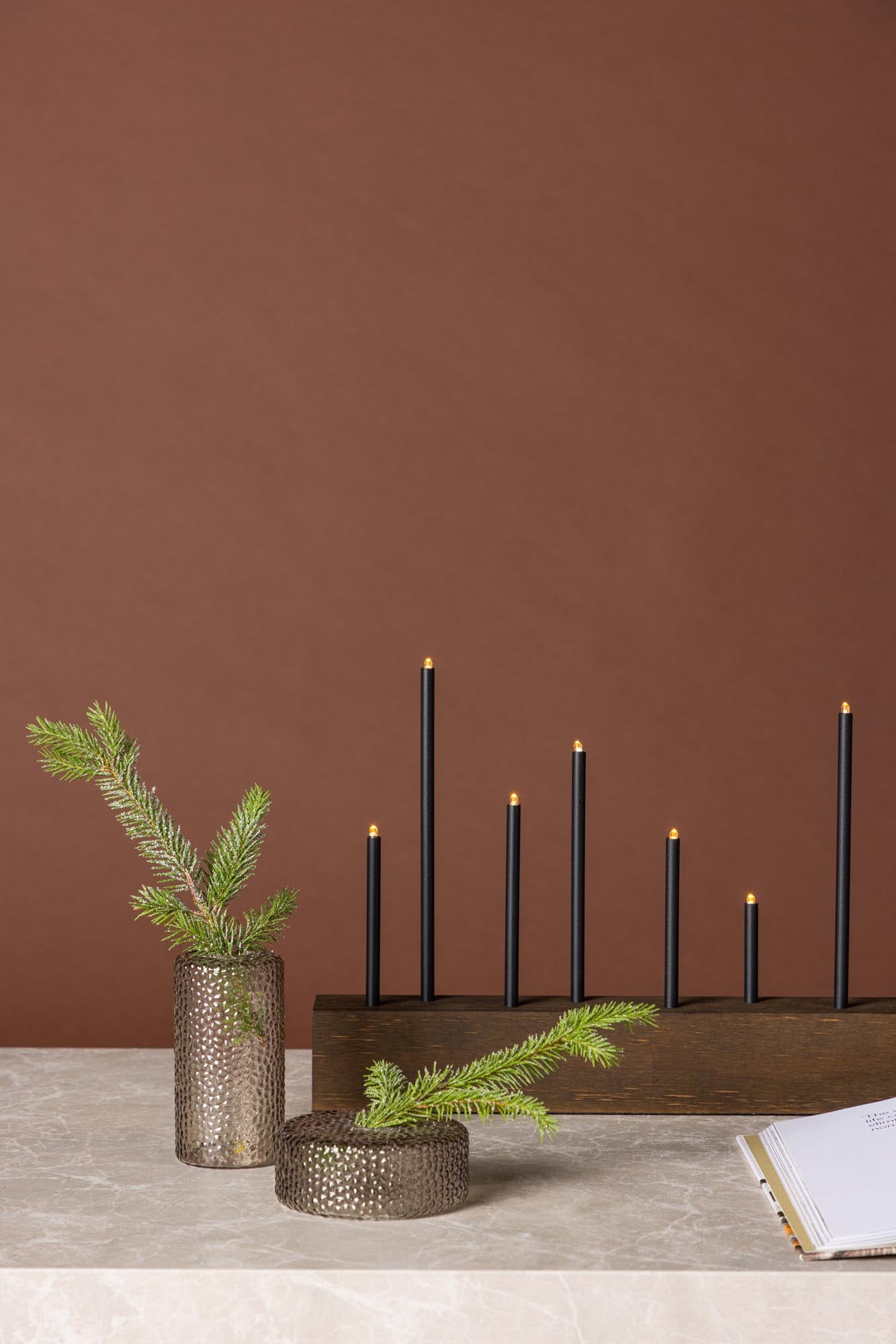 Elegante Kungsberget Tischlampe: Zeitlose Beleuchtung für jeden Raum.