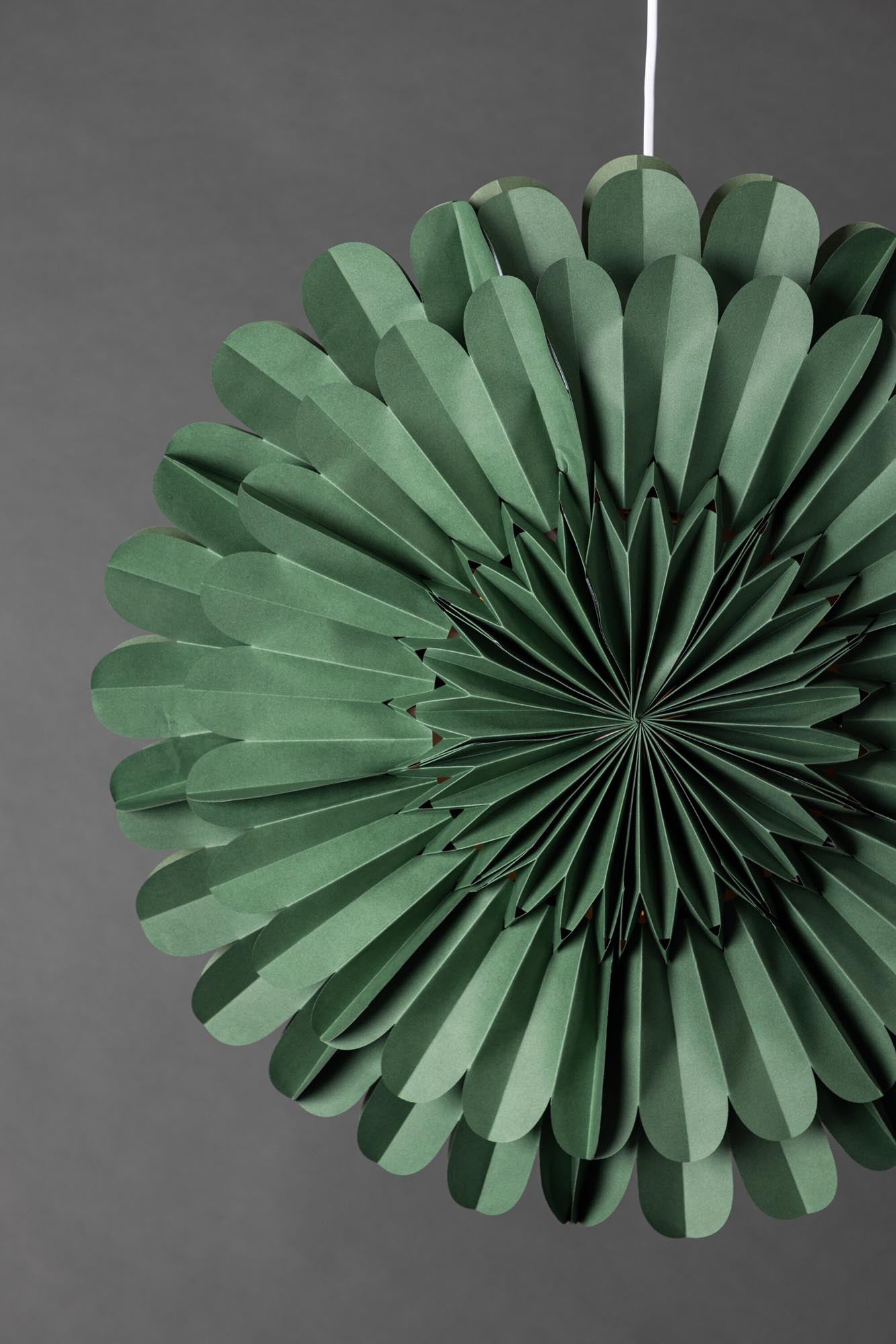 Järvsön Pendelleuchte: Stilvoller Papierstern, der warmes Licht spendet und festliche Atmosphäre in jeden Raum zaubert.