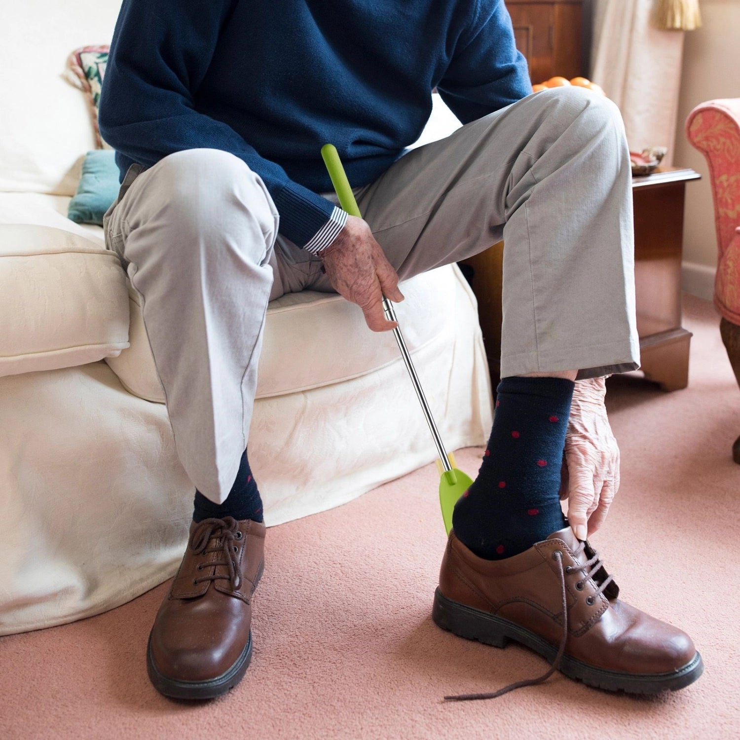 Shoe open with telescopic handle