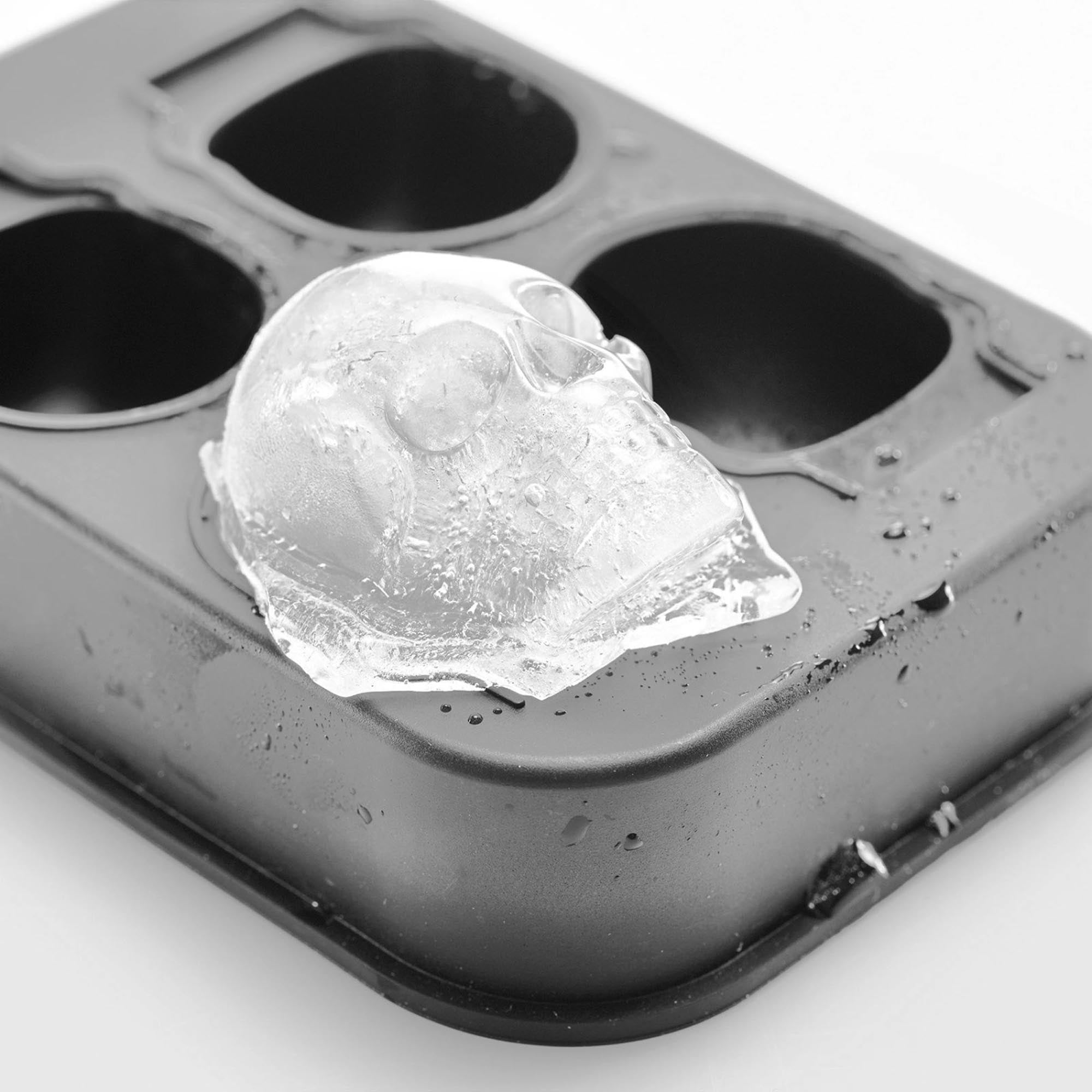 Eiswürfelform Mr. Skully von Westmark: Schädel-Eiswürfel, mit Deckel, ideal für coole Drinks, Partys und originelle Präsentationen.