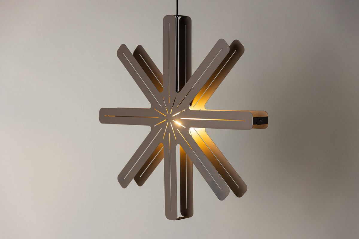 Säfsen Pendelleuchte in Mokka präsentiert im Onlineshop von KAQTU Design AG. Pendelleuchte ist von Venture Home