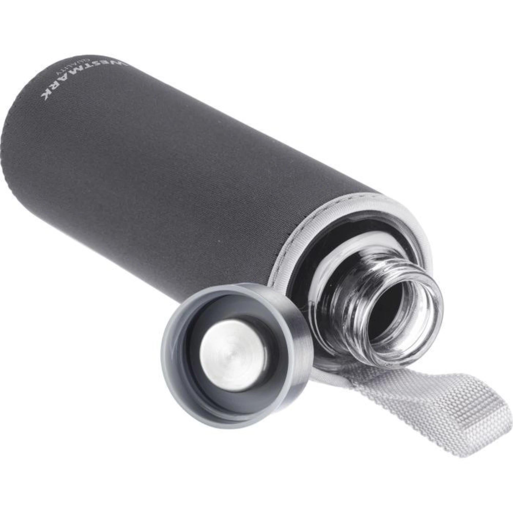 Glas-Trinkflasche 0,55 l mit schützendem anthrazitfarbenem Cover, elegant und funktional, perfekt für unterwegs, von Westmark.