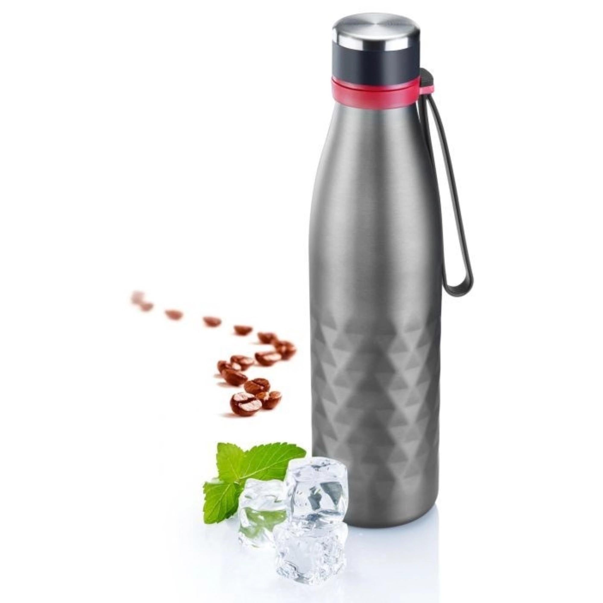 Die Westmark Viva Isolierflasche (0,7 l) in Anthrazit ist perfekt für unterwegs, hält Getränke warm oder kalt und überzeugt durch Stil.