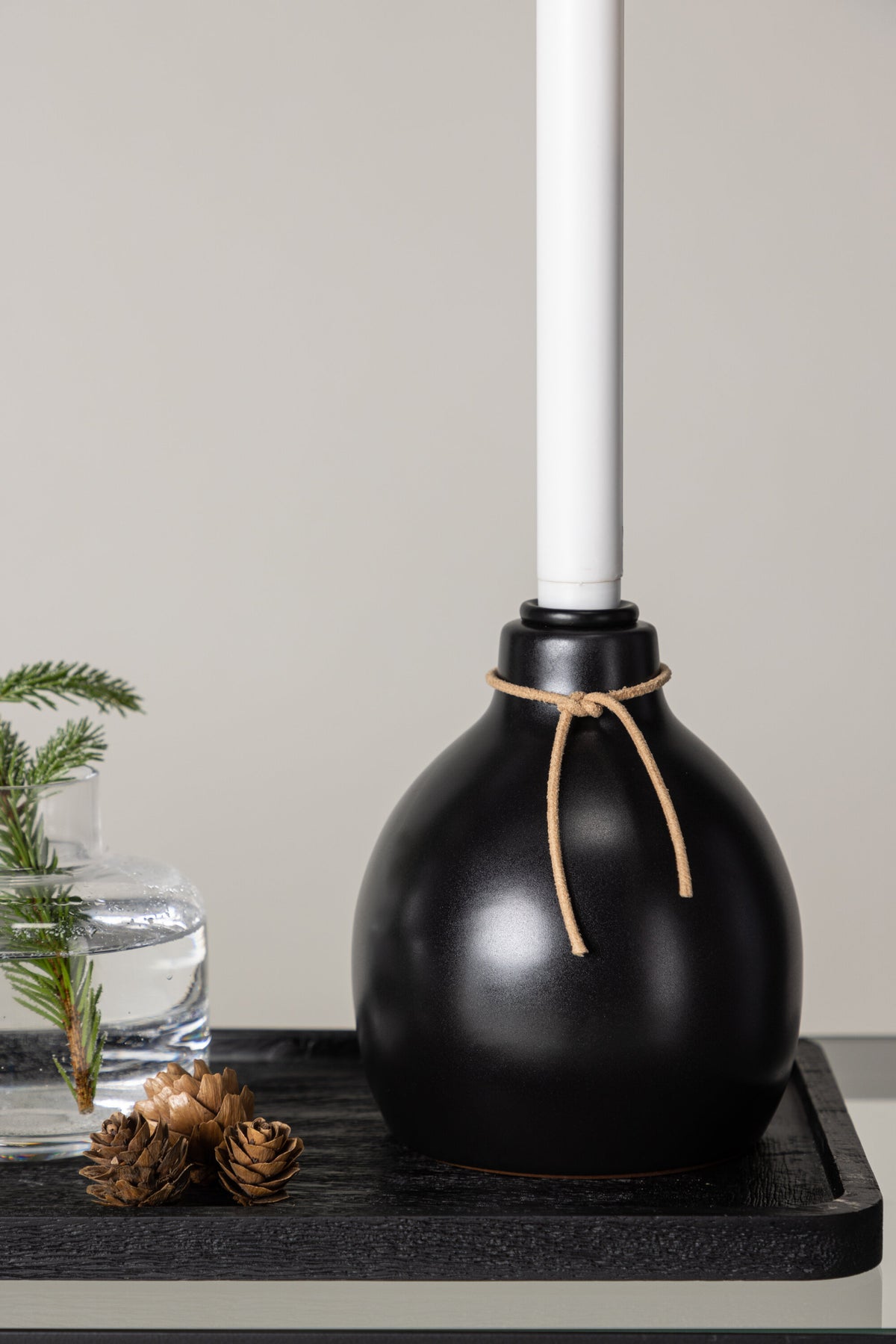 Ulricehamn Kerzenhalter in Schwarz präsentiert im Onlineshop von KAQTU Design AG. Kerzenständer ist von Venture Home