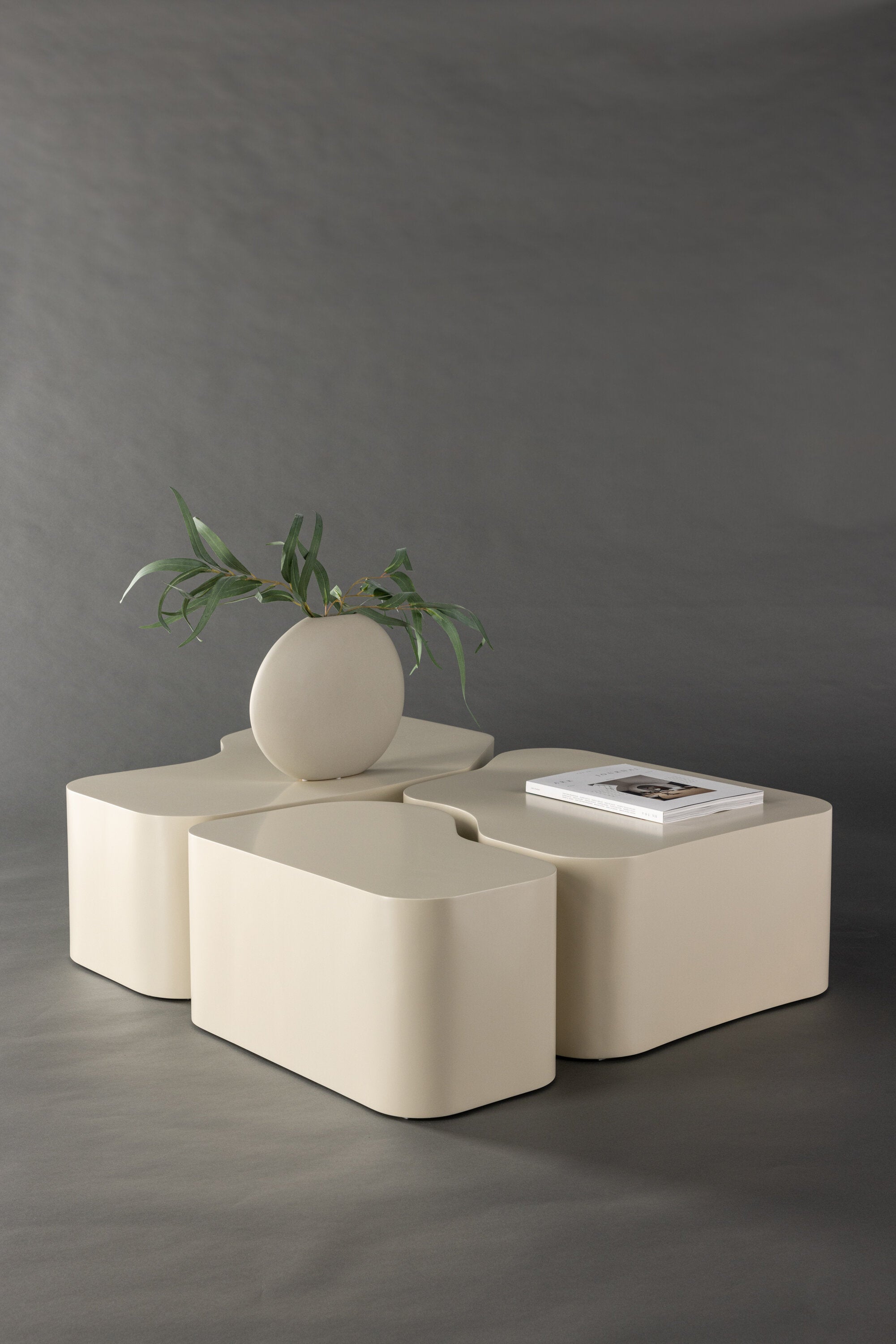 Nordland Coffee Tisch in Beige präsentiert im Onlineshop von KAQTU Design AG. Beistelltisch ist von Venture Home