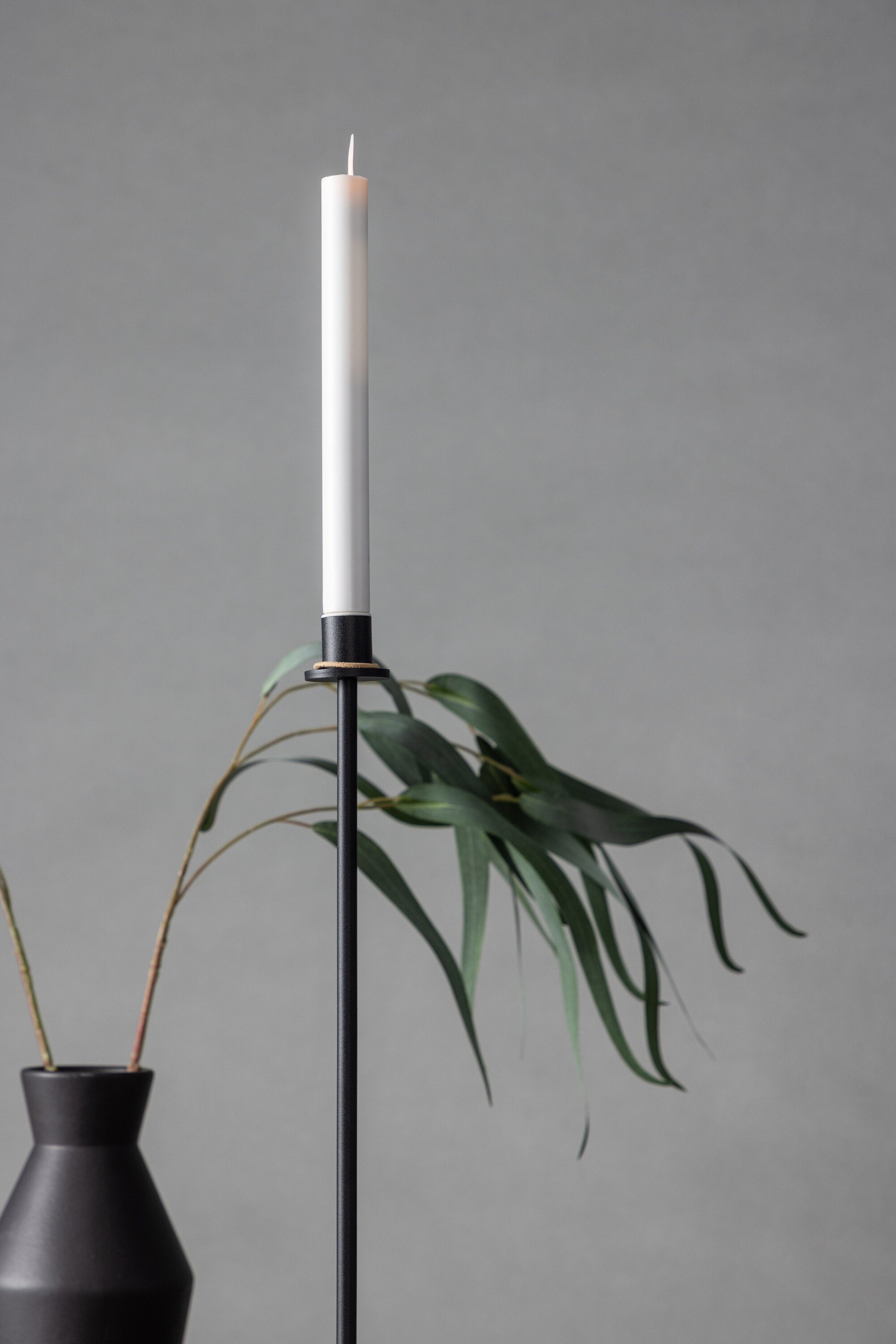 Högehall Kerzenständer in Schwarz präsentiert im Onlineshop von KAQTU Design AG. Kerzenständer ist von Venture Home