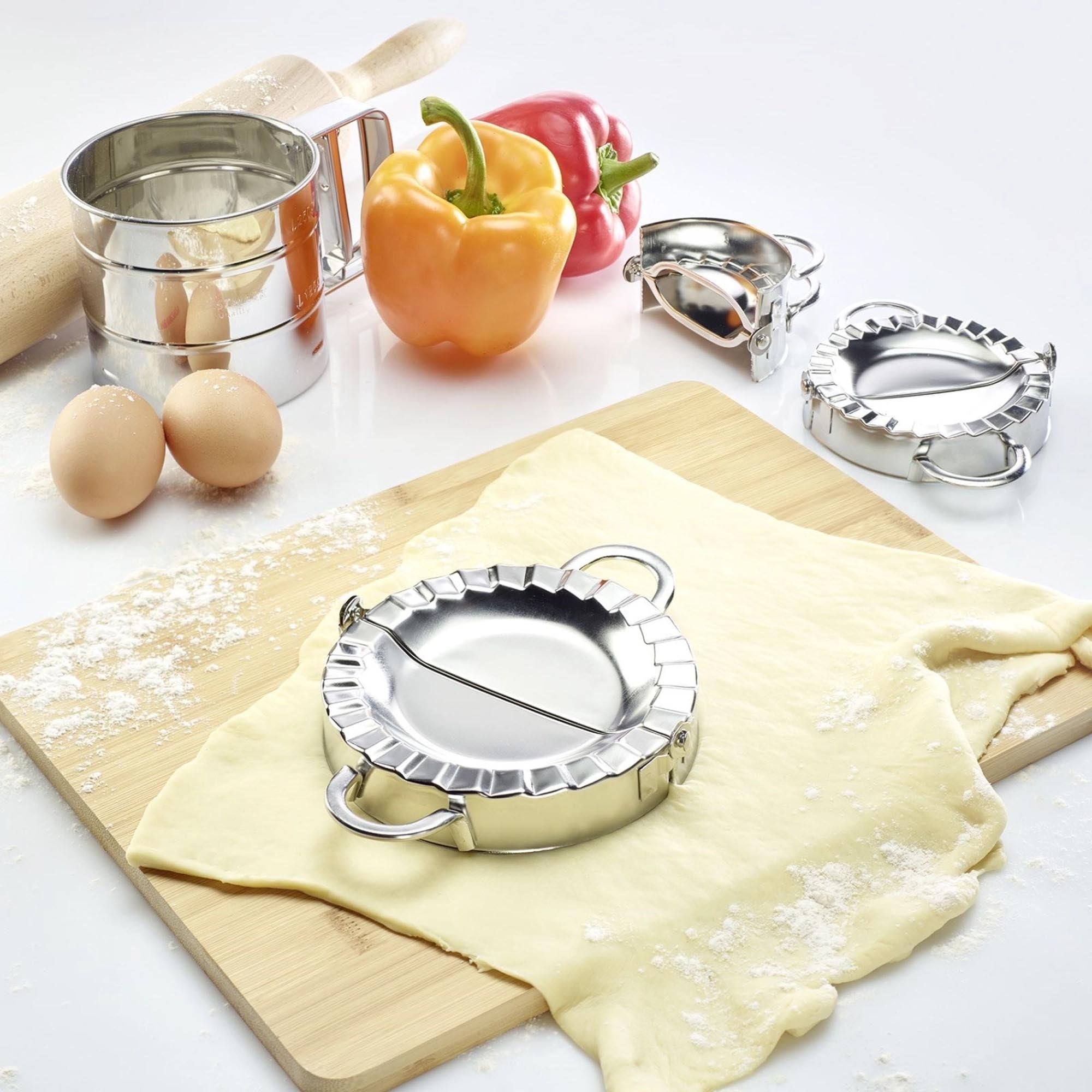 Ravioliformer Gina 9.5cm von Westmark: Praktisches Küchenwerkzeug für hausgemachte Ravioli, ideal für Hobbyköche und kreative Rezepte.