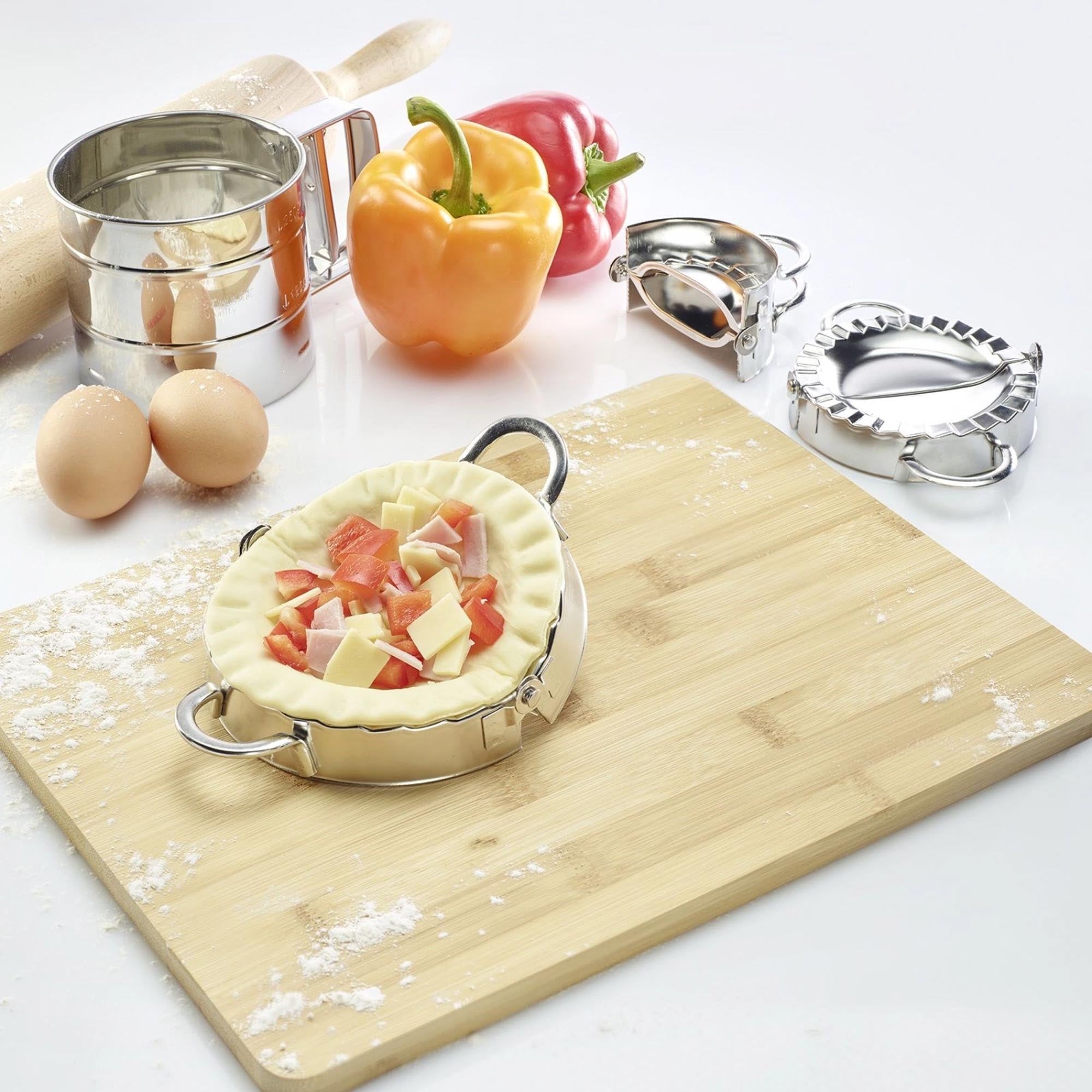 Ravioliformer Maria 12cm von Westmark: Ideal für selbstgemachte Ravioli, langlebig, benutzerfreundlich und perfekt für die Küche.