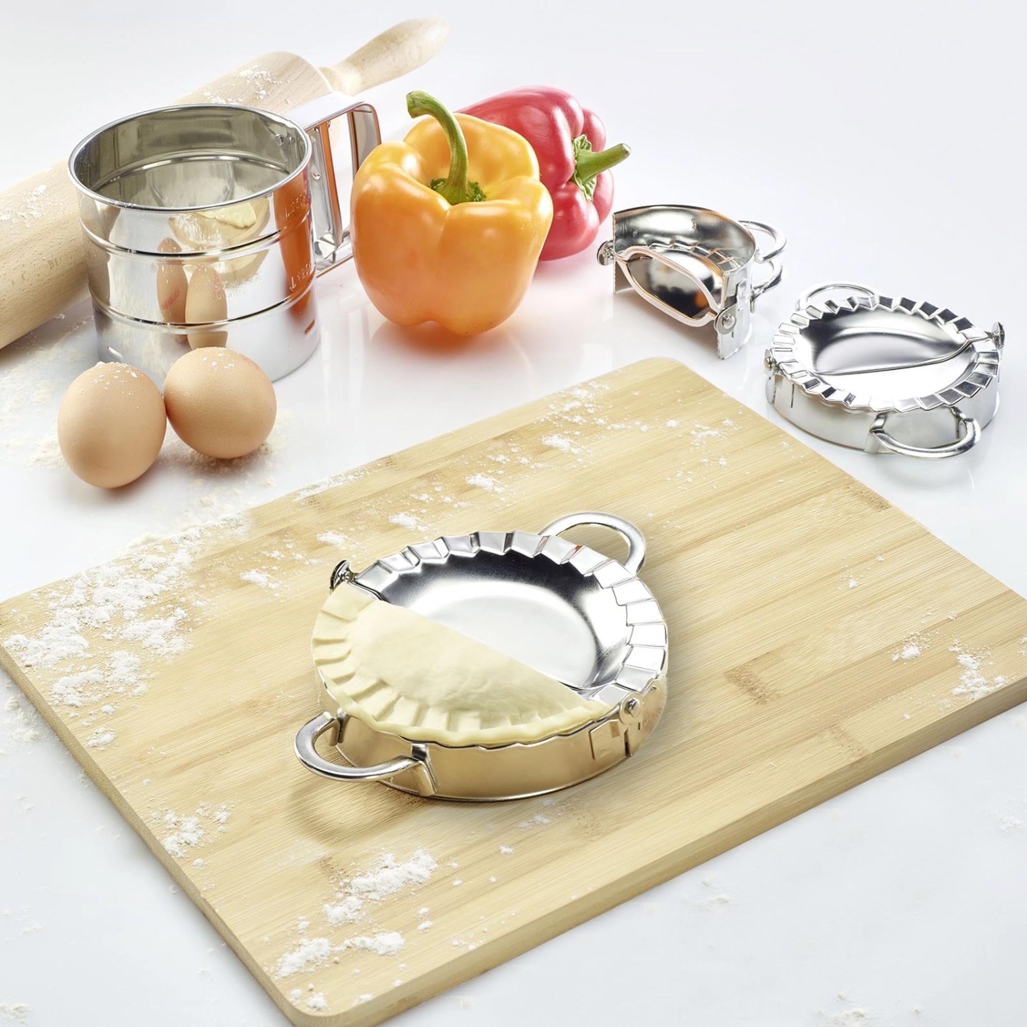 Ravioliformer Maria 12cm von Westmark: Praktisch für hausgemachte Ravioli, robust, einfach zu bedienen und ein Muss für Hobbyköche.