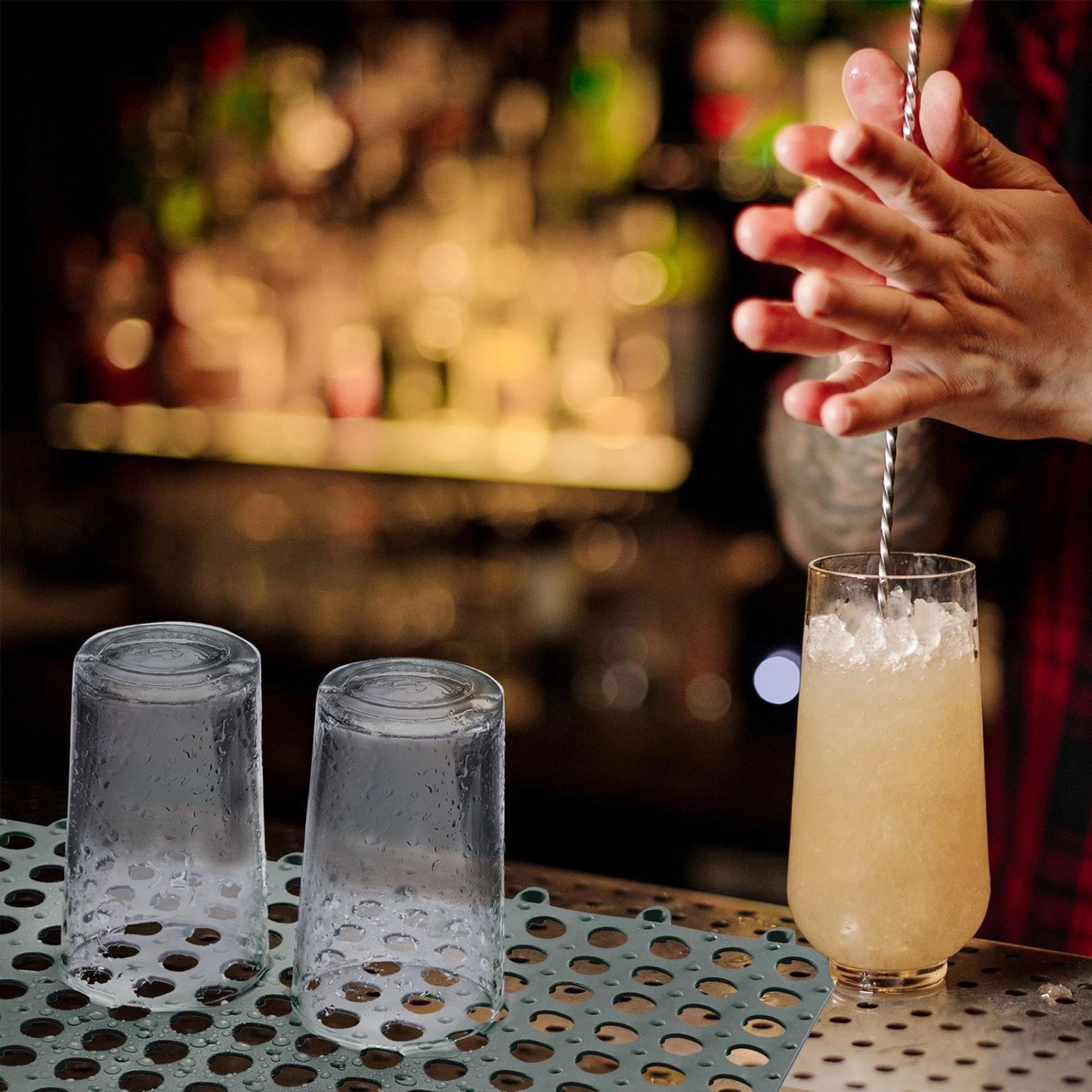 Praktisches 2er Set Abtropfmatten von Westmark, ideal für die Bar. Saugstark, rutschfest und leicht zu reinigen.