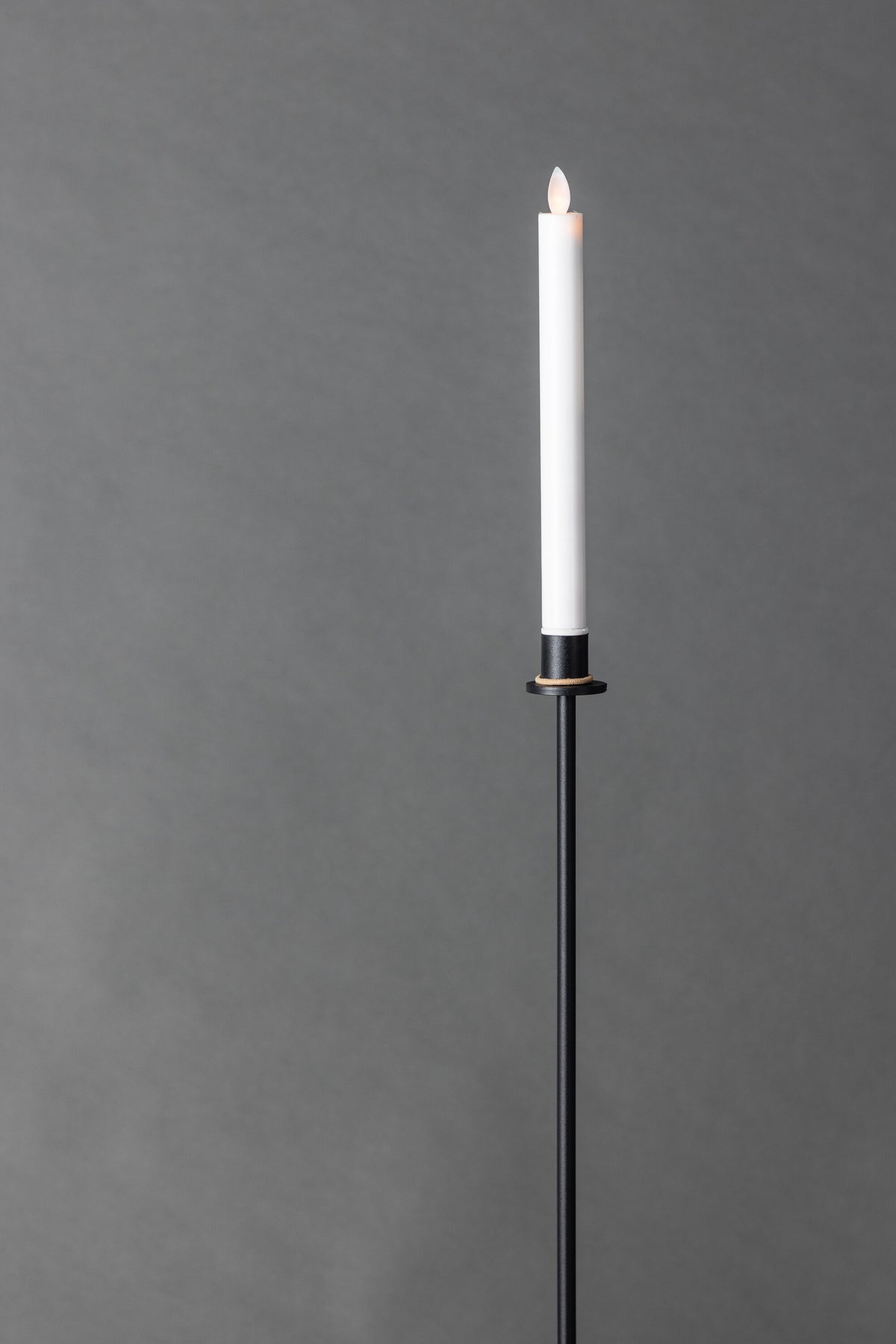 Högehall Kerzenständer in Schwarz präsentiert im Onlineshop von KAQTU Design AG. Kerzenständer ist von Venture Home