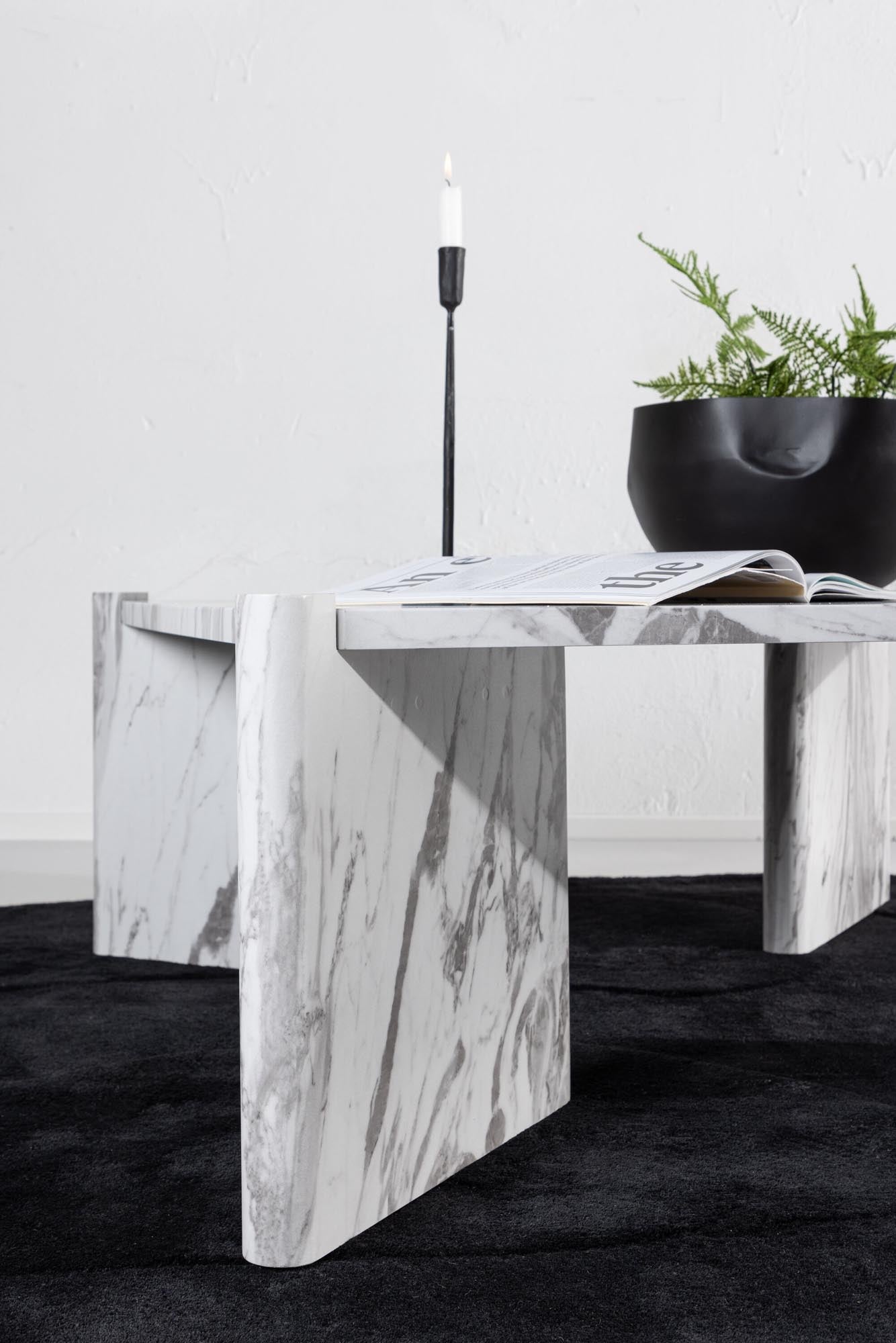 Stilvoller Couchtisch Rogaland von Venture Home in edler Marmoroptik. Ideal für modernes Wohnen und praktische Nutzung.