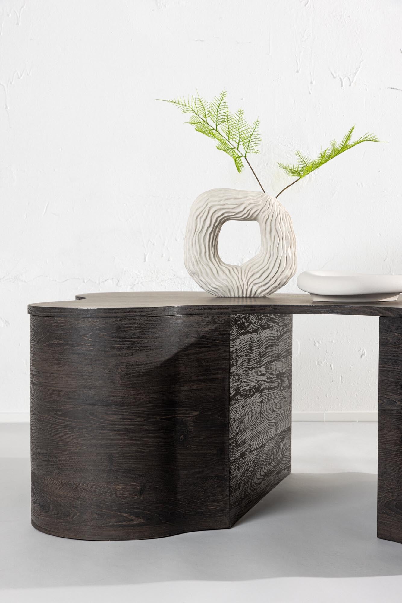 Moderner Larvik Couchtisch in eleganter Mokka-Farbe, 130x90x45cm, aus langlebigem MDF. Ideal für stilvolle Wohnzimmergestaltung und praktische Nutzung.