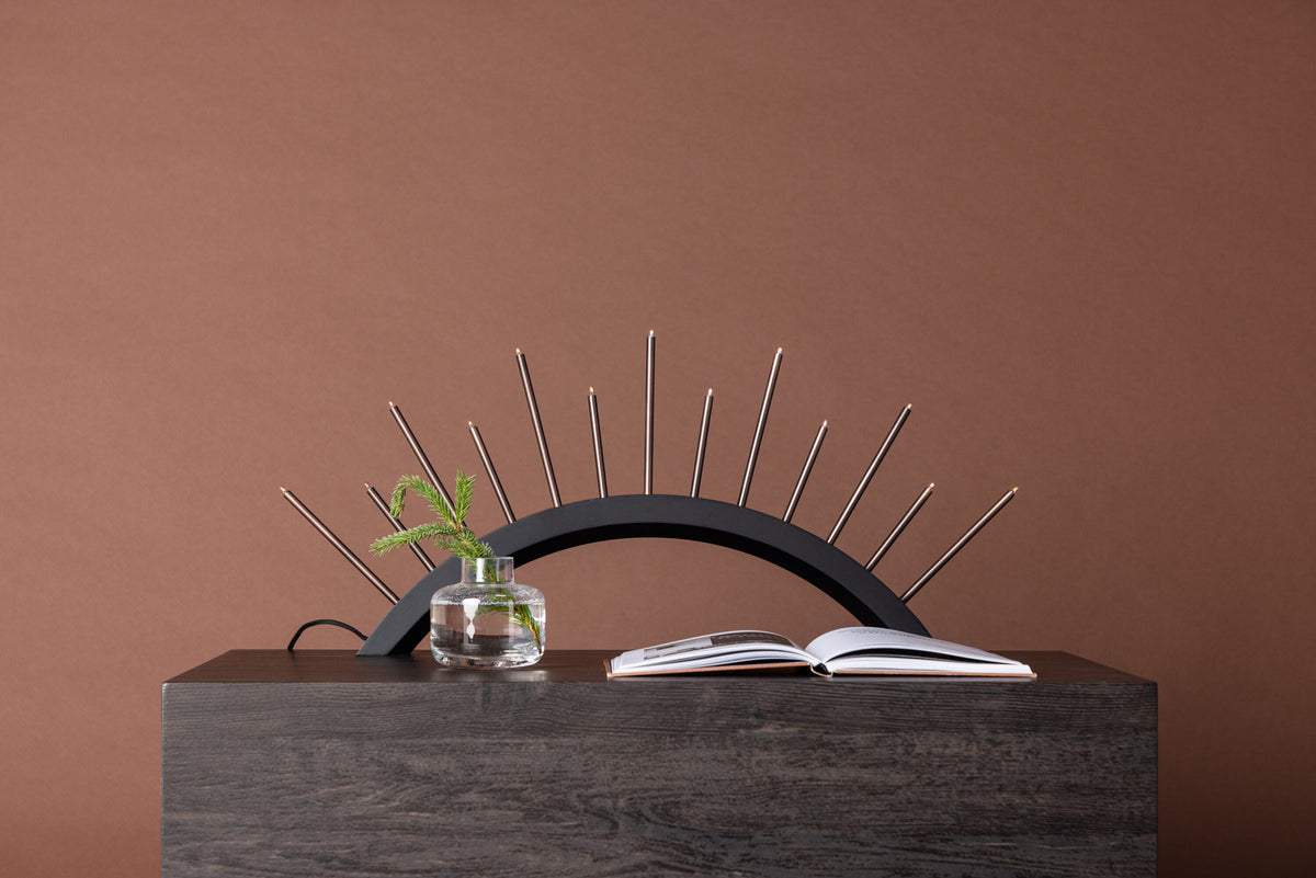 Björnrike Tischlampe in Schwarz präsentiert im Onlineshop von KAQTU Design AG. Tischleuchte ist von Venture Home