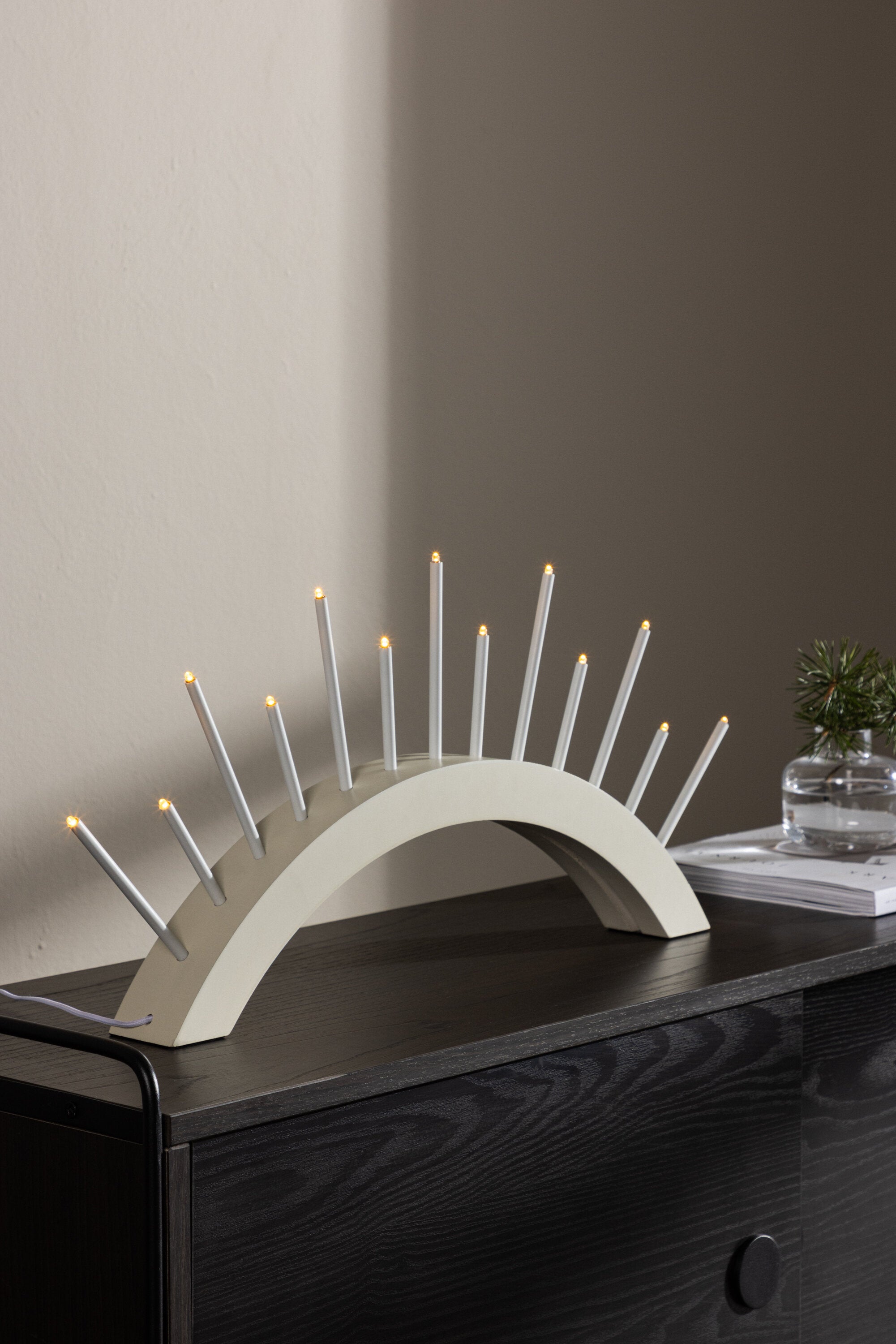 Björnrike Tischleuchte in Beige/Weiss präsentiert im Onlineshop von KAQTU Design AG. Tischleuchte ist von Venture Home
