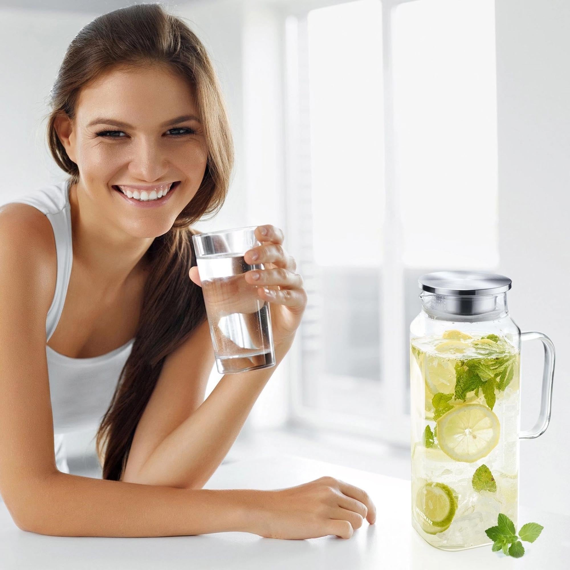 Elegante 1.8 l Wasserkaraffe Puro von Westmark, temperaturbeständig, ideal für heisse und kalte Getränke, modernes Design.