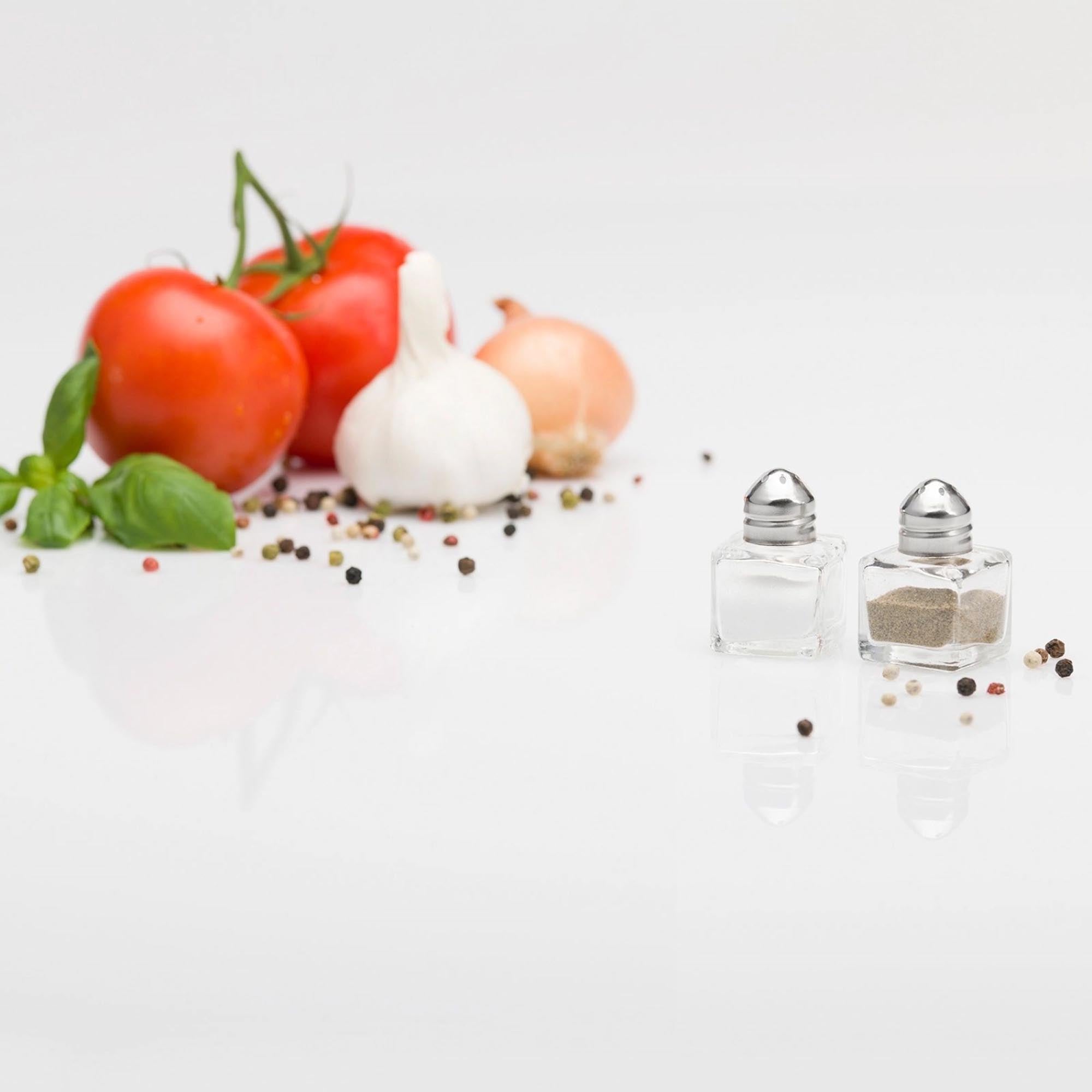 Kompaktes 2-teiliges Mini-Streuer-Set von Westmark, perfekt für Gewürze, Zucker oder Mehl, vielseitig und praktisch im Alltag.