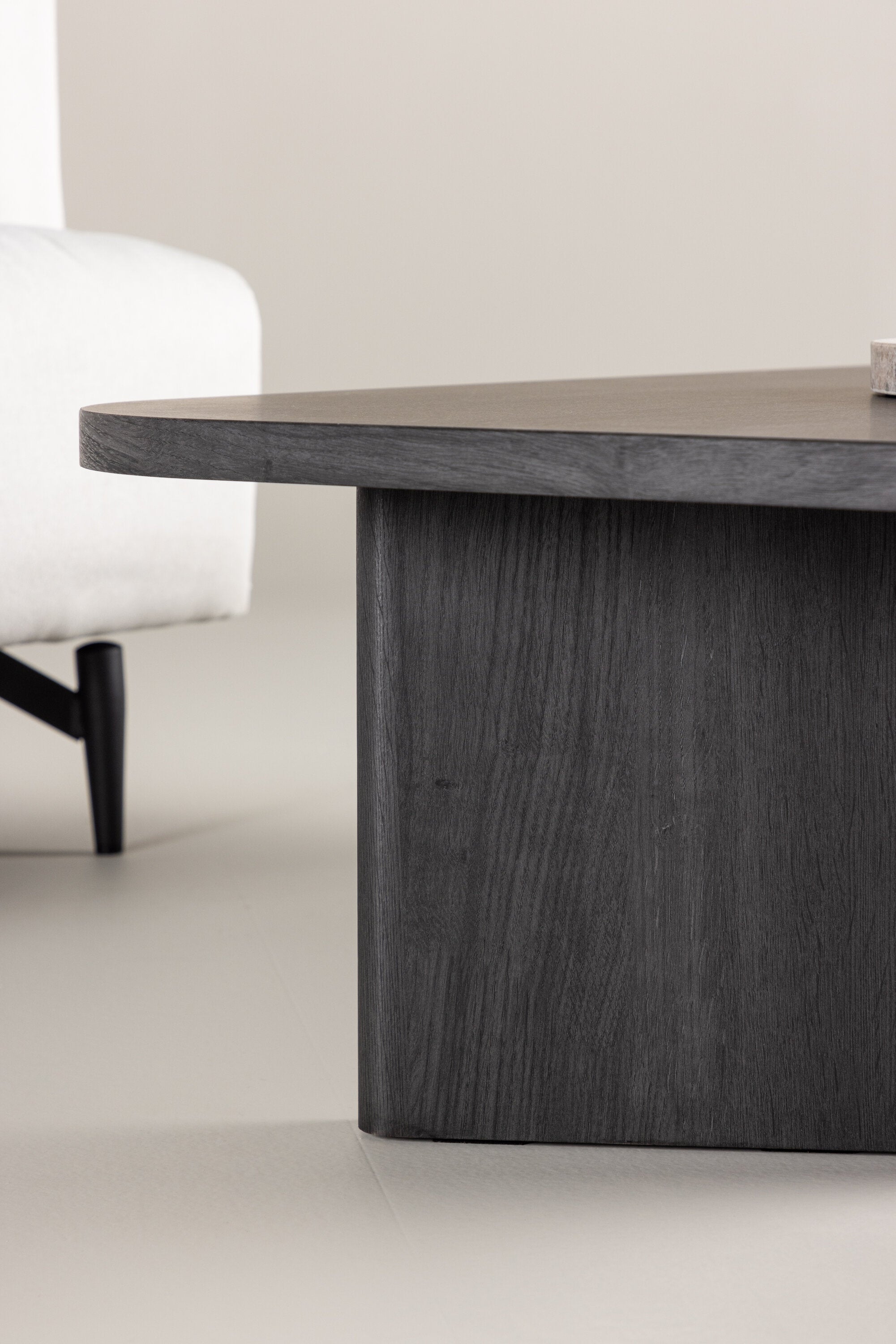 Grönvik Sofatisch in Schwarz präsentiert im Onlineshop von KAQTU Design AG. Beistelltisch ist von Venture Home