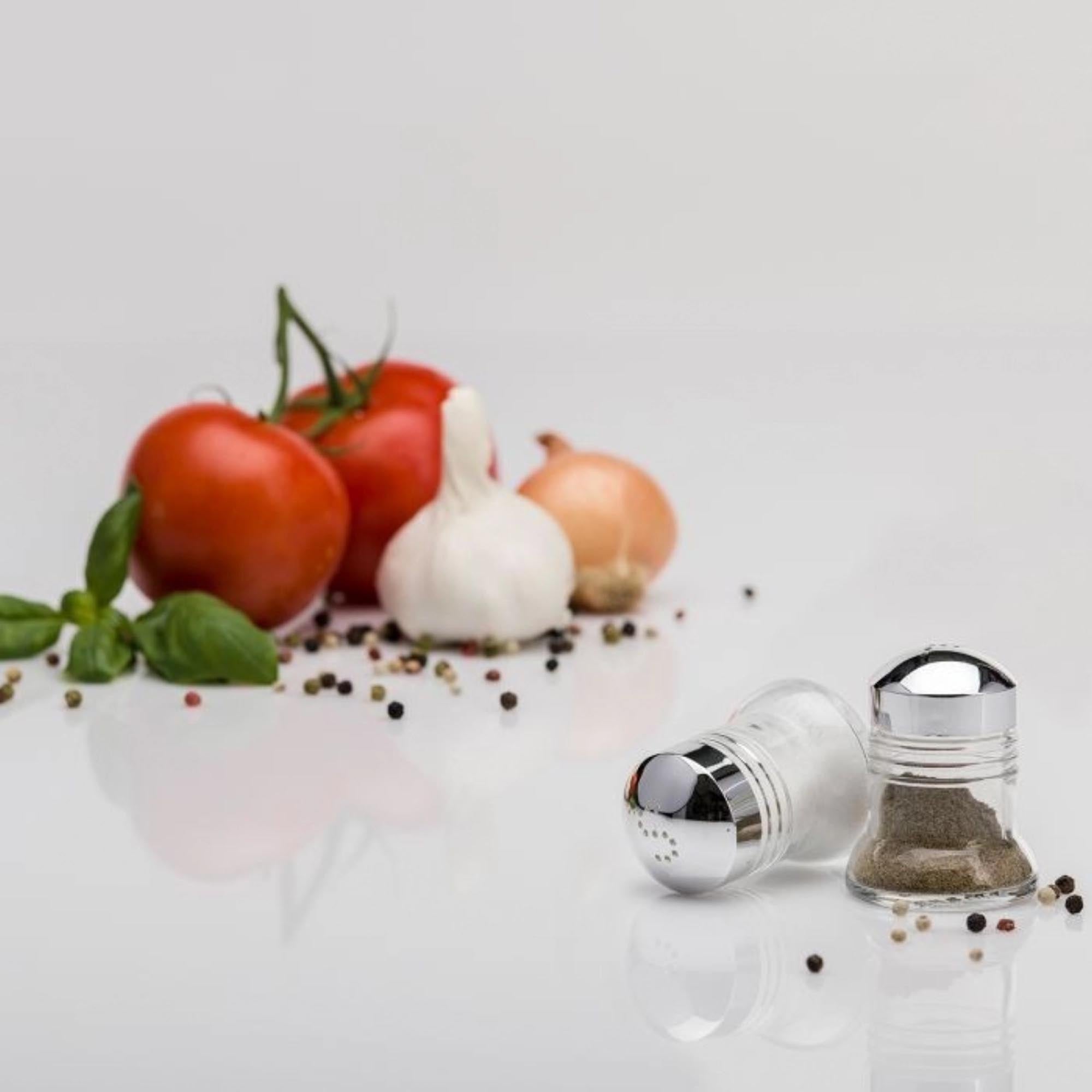 Elegantes 2-teiliges Set Salz- und Pfefferstreuer Paris-Chrome von Westmark, ideal für stilvolles Würzen und modernes Tischdesign.