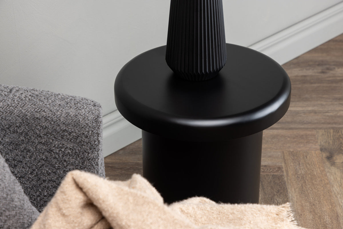 Namsos Beistelltisch in Schwarz präsentiert im Onlineshop von KAQTU Design AG. Beistelltisch ist von Venture Home