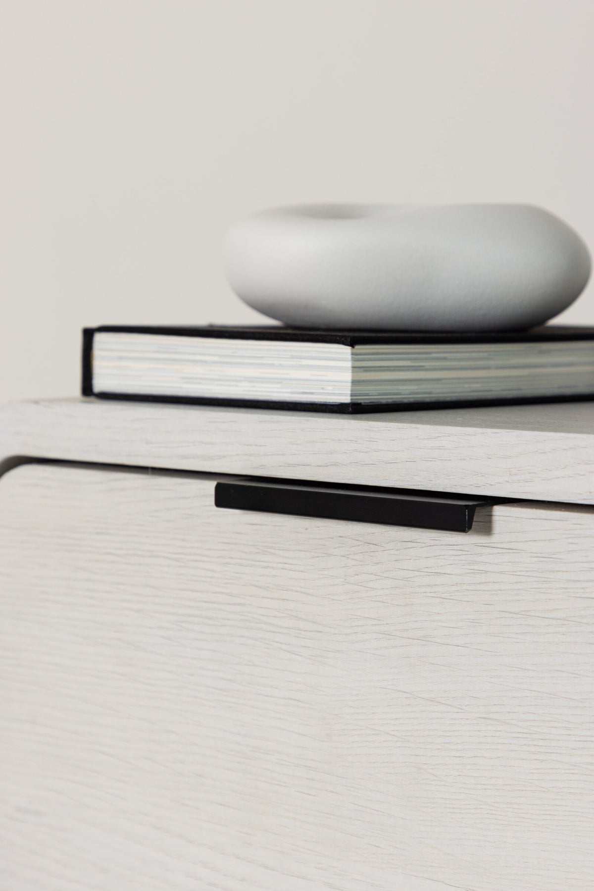 Lyngdal Beistelltisch in Tünchen präsentiert im Onlineshop von KAQTU Design AG. Beistelltisch ist von Venture Home