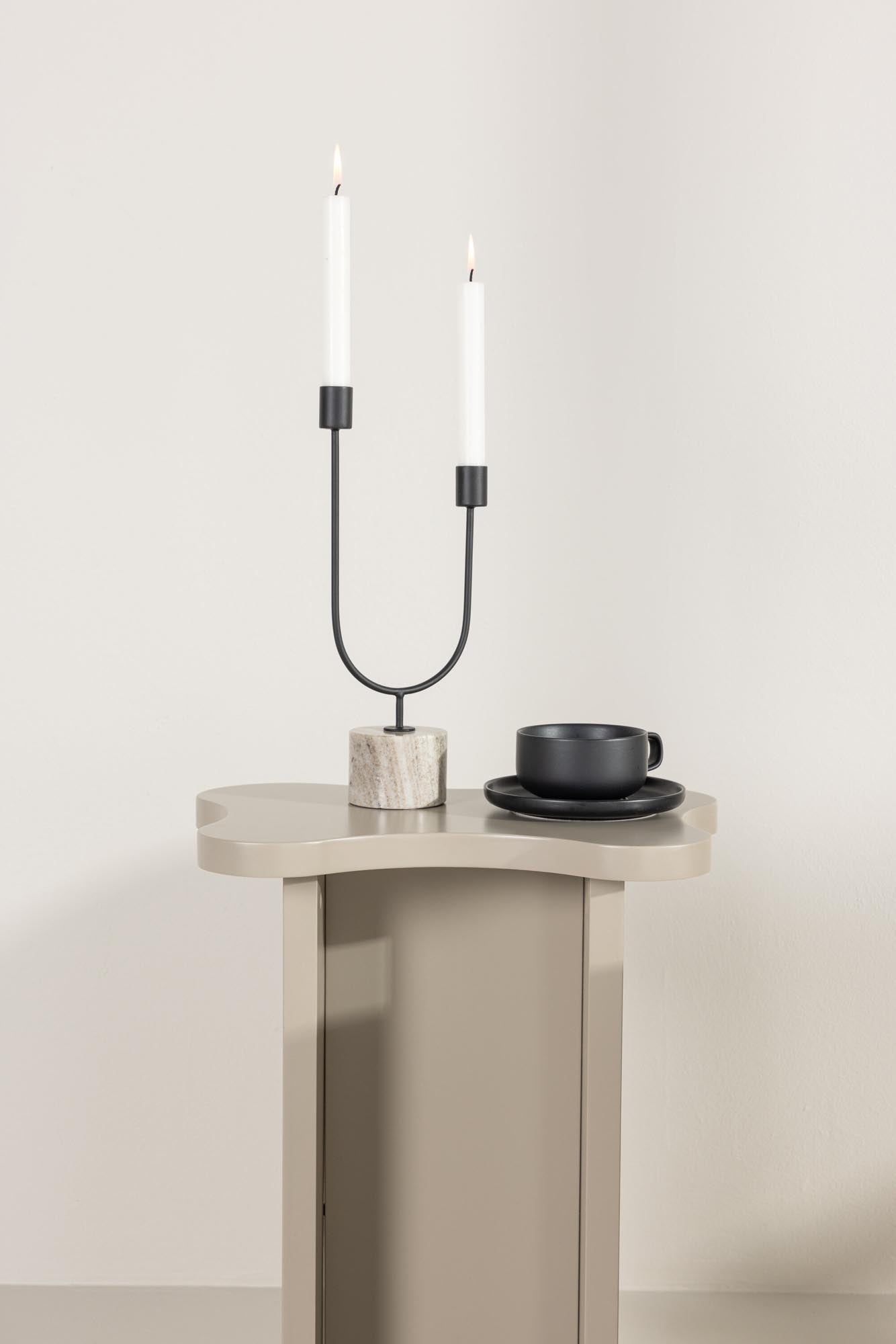 Molde Tisch: Minimalistisches Design für moderne Wohnräume.