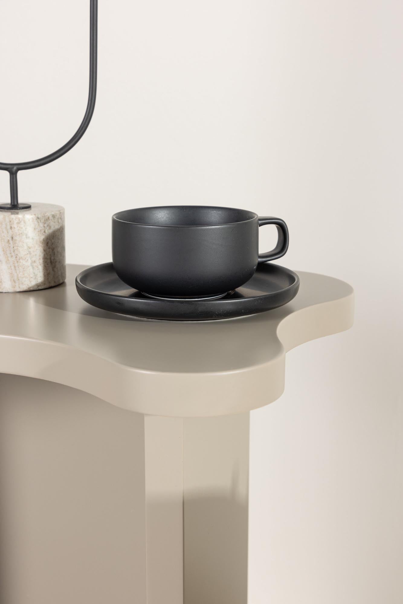 Molde Tisch: Skandinavische Ästhetik trifft auf Funktionalität.