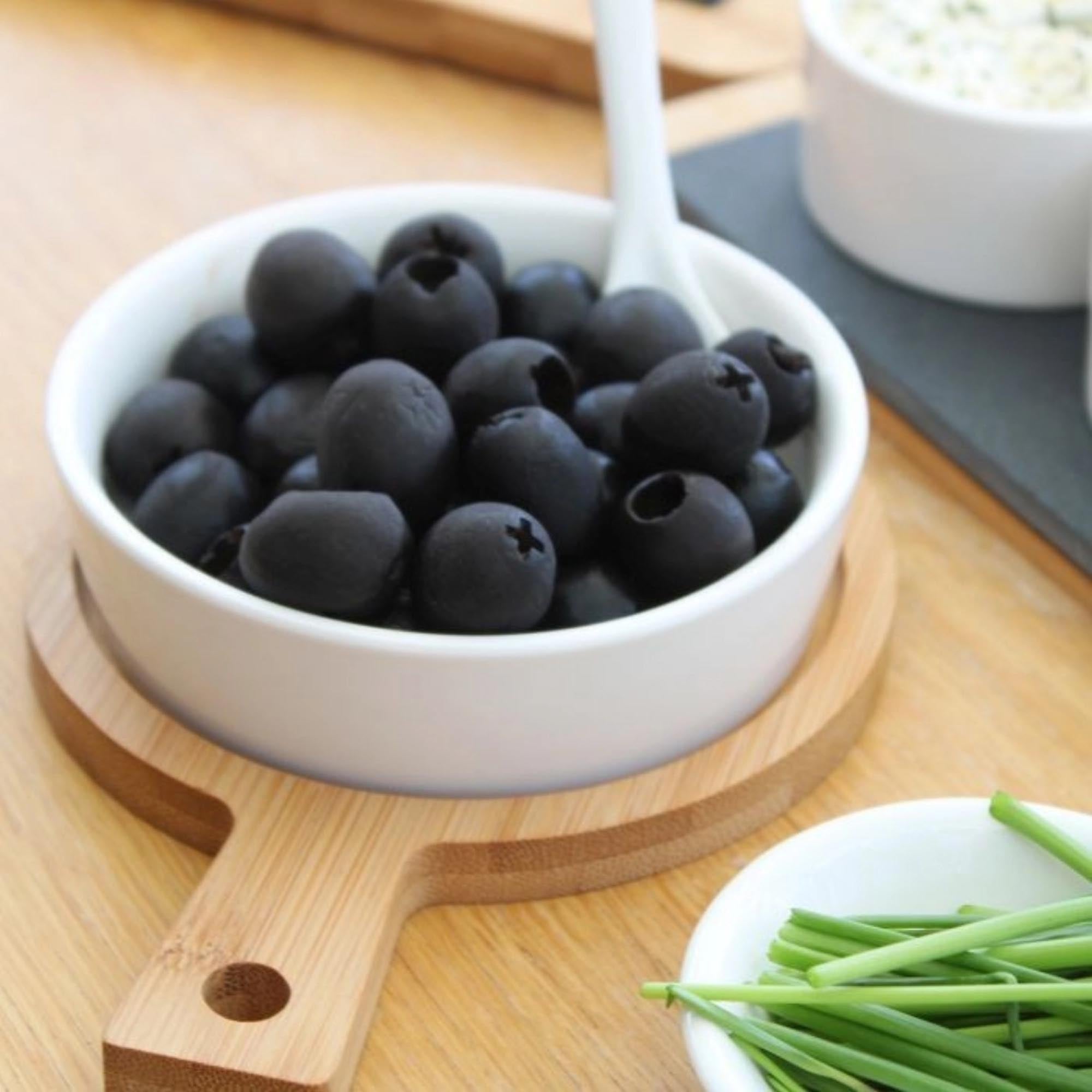 Keramikschälchen-Set auf Bambusunterlage, perfekt für Tapas und Snacks, 11 cm Durchmesser, stilvoll und praktisch, von Westmark.