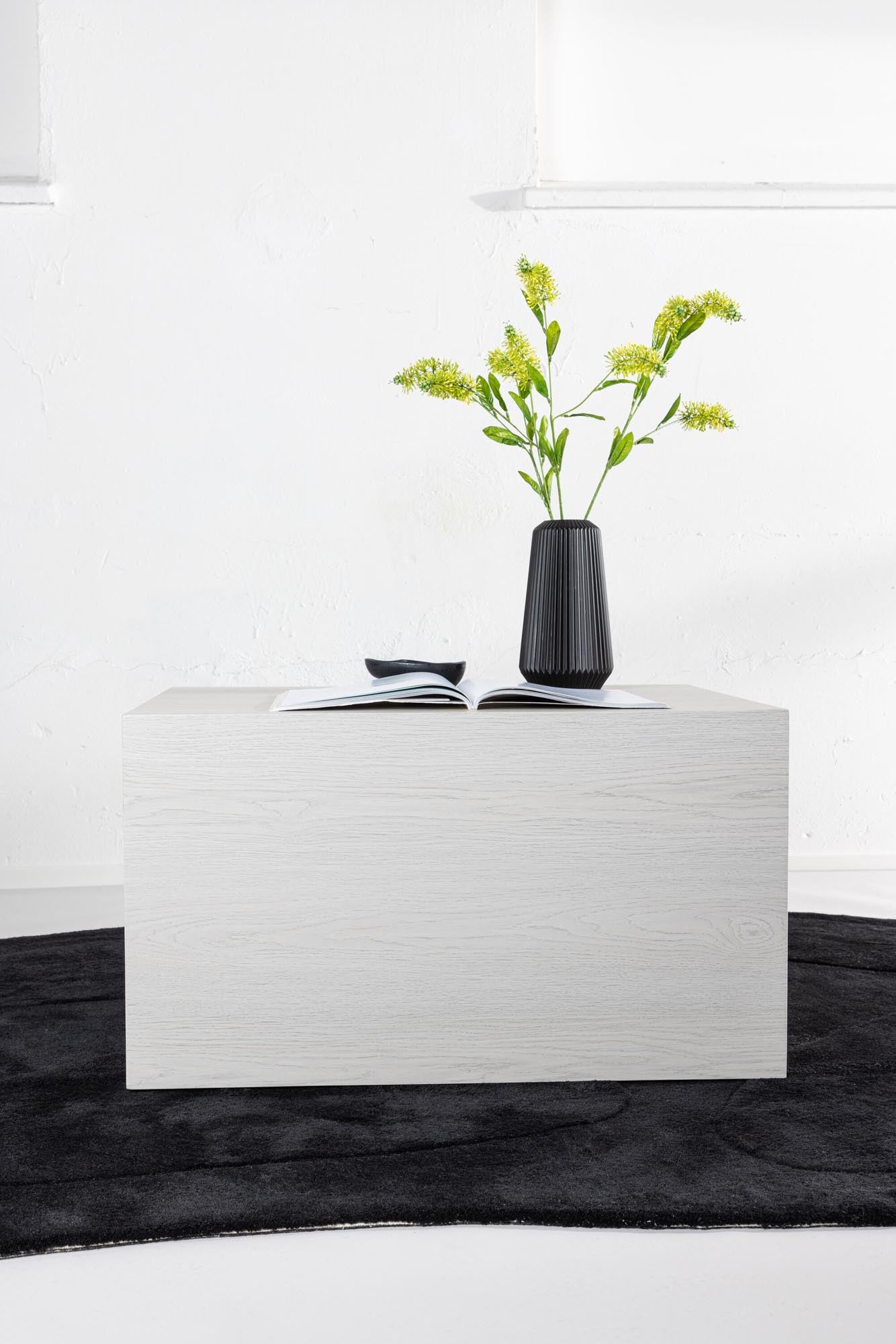 Eleganter York Coffee Tisch Low von Venture Home: Vielseitig, stabil und ideal für jeden Einrichtungsstil. Perfekt für gemütliche Abende!