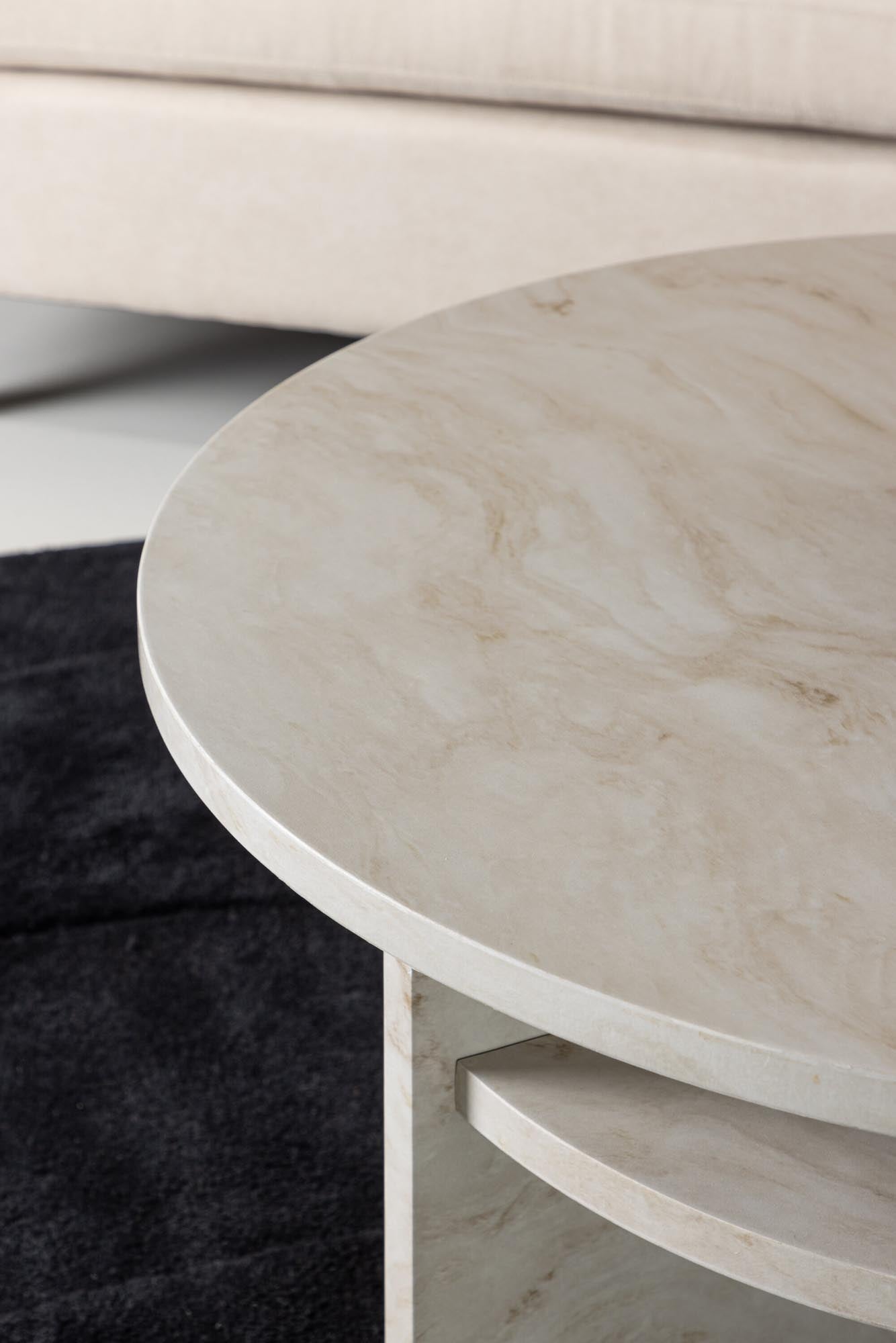 Entdecken Sie den Ålesund Beistelltisch von Venture Home – stilvoll, funktional und ideal für jedes moderne Zuhause.