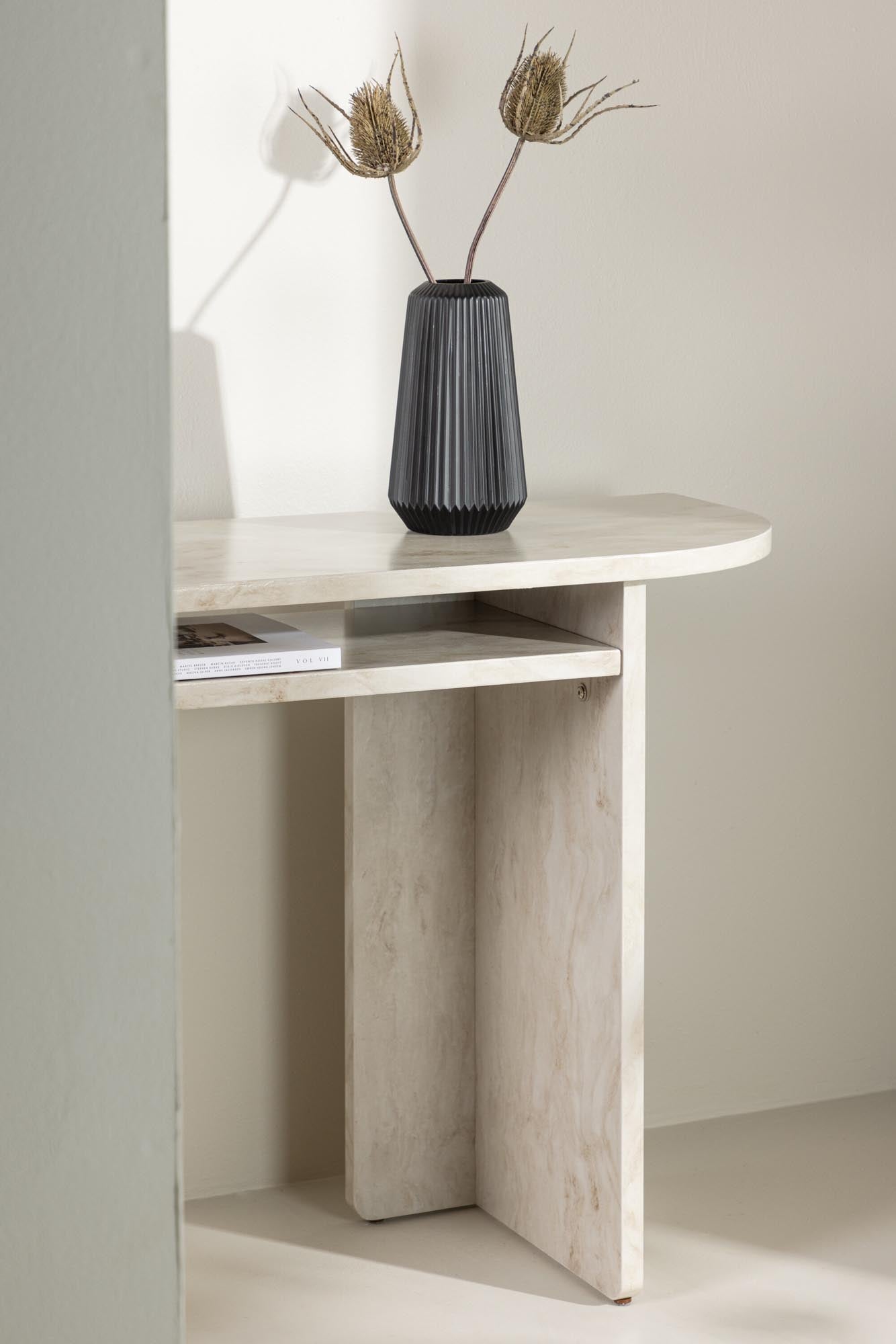 Entdecken Sie den Ålesund Beistelltisch von Venture Home – ein stilvolles, funktionales Möbelstück für jedes moderne Zuhause.