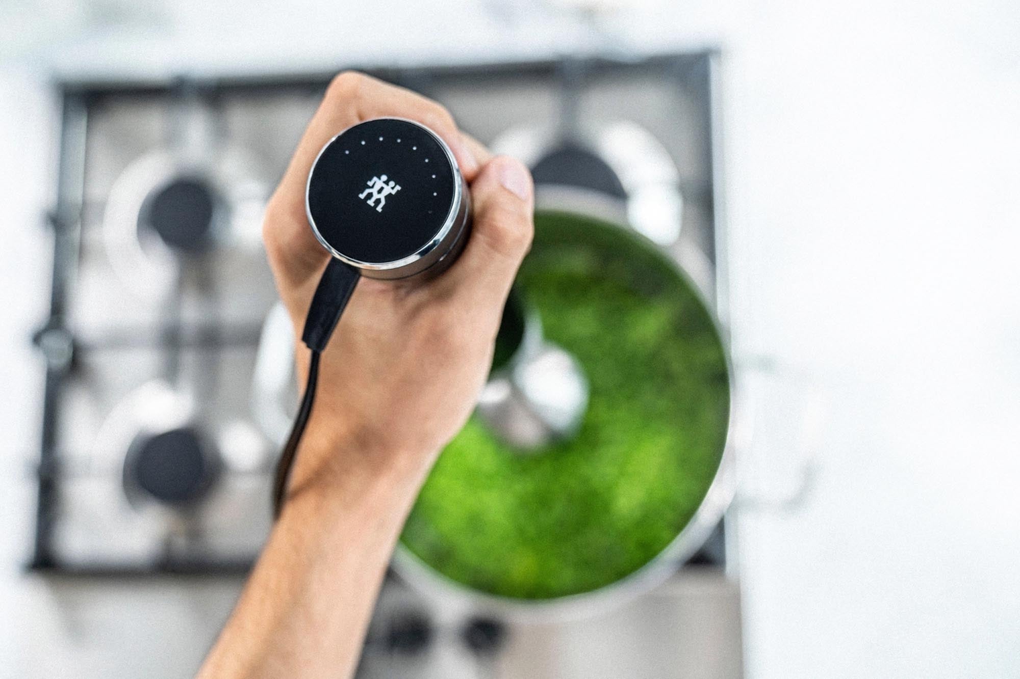 Zwilling Stabmixer: Effizient mixen mit Becher und Vakuumdeckel.