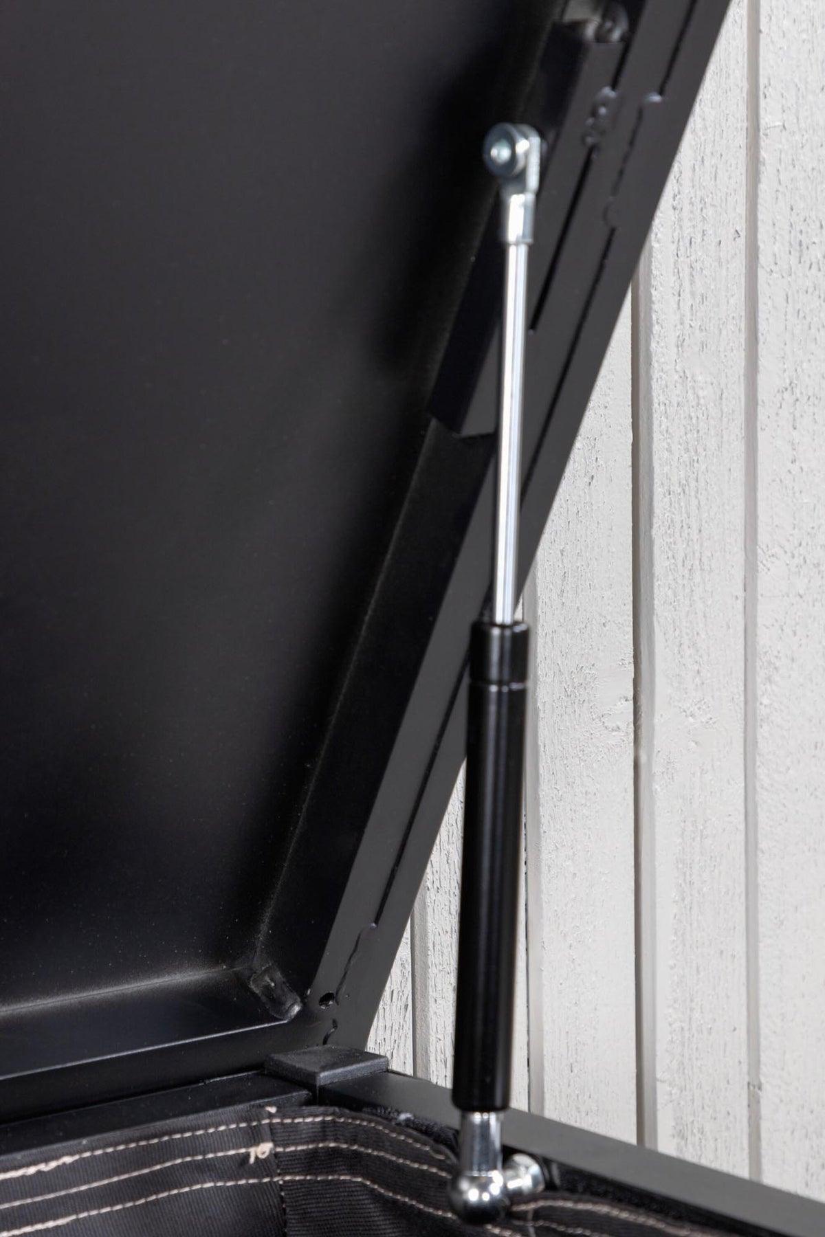 Elsa Kissenbox in Black präsentiert im Onlineshop von KAQTU Design AG. Outdoor Zubehör ist von Venture Home