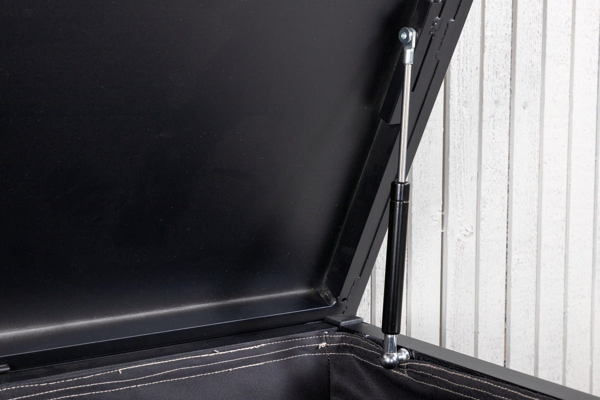 Elsa Kissenbox in Black präsentiert im Onlineshop von KAQTU Design AG. Outdoor Zubehör ist von Venture Home