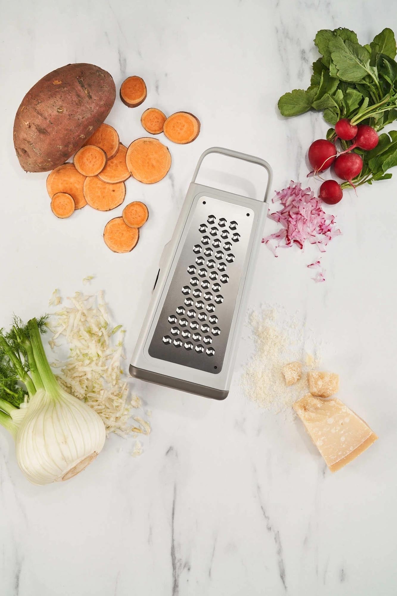 Die Zwilling Z-Cut Vierkantreibe 6-in-1 bietet vielseitige Einsatzmöglichkeiten und ergonomischen Komfort, perfekt für jede moderne Küche.