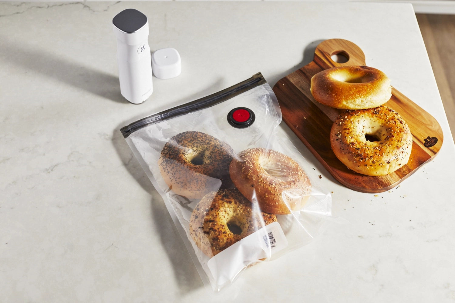 Optimieren Sie Ihre Aufbewahrung mit dem 10-teiligen Vakuum Beutelset S von Zwilling. Ideal für Kleidung und Lebensmittel, 23x20 cm, 1.25L.