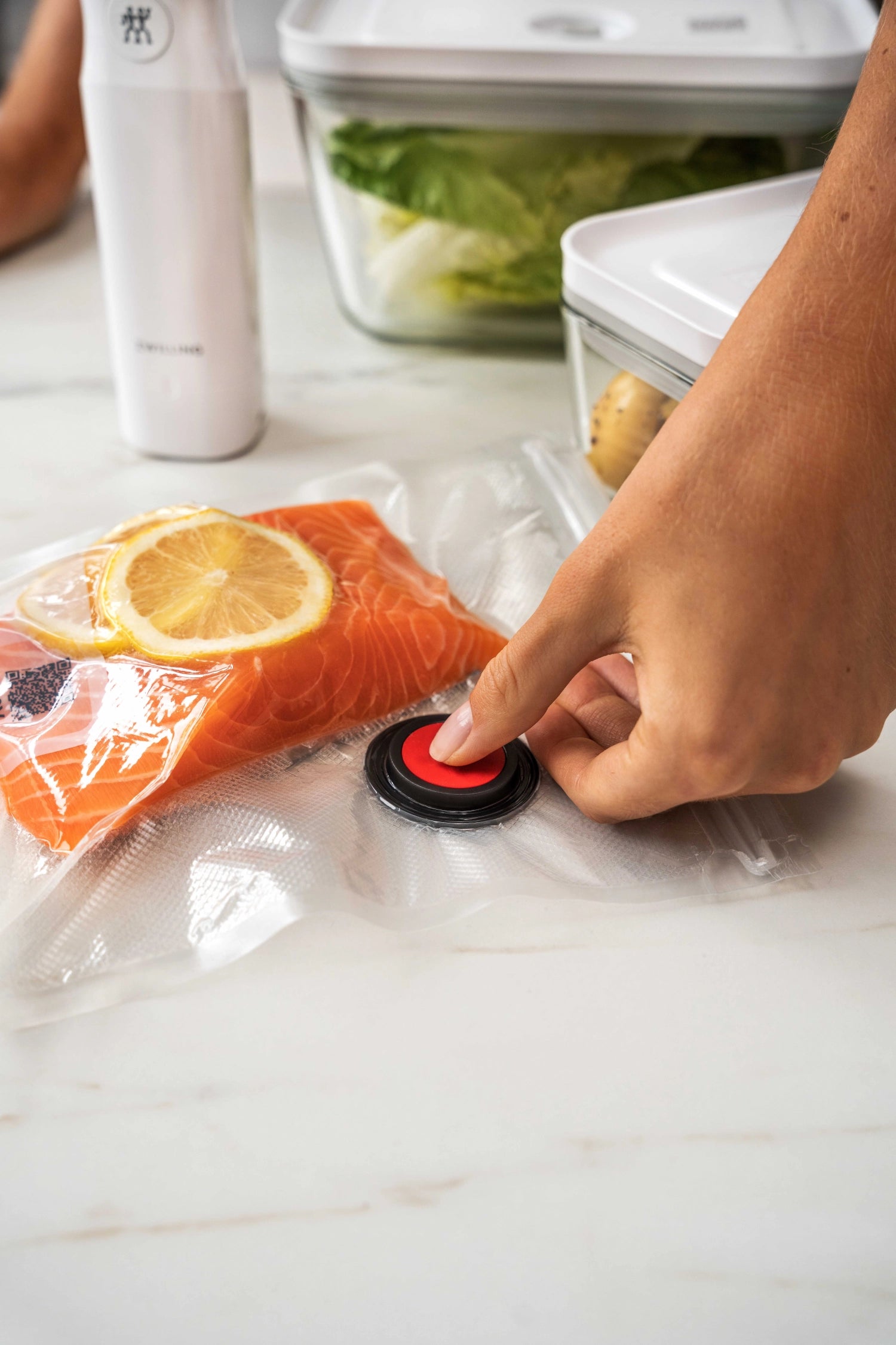 Entdecken Sie das 7-teilige Vakuum Starterset von Zwilling Kitchen. Ideal für frische Lebensmittelaufbewahrung in praktischen Boxen aus BPA-freiem Kunststoff.