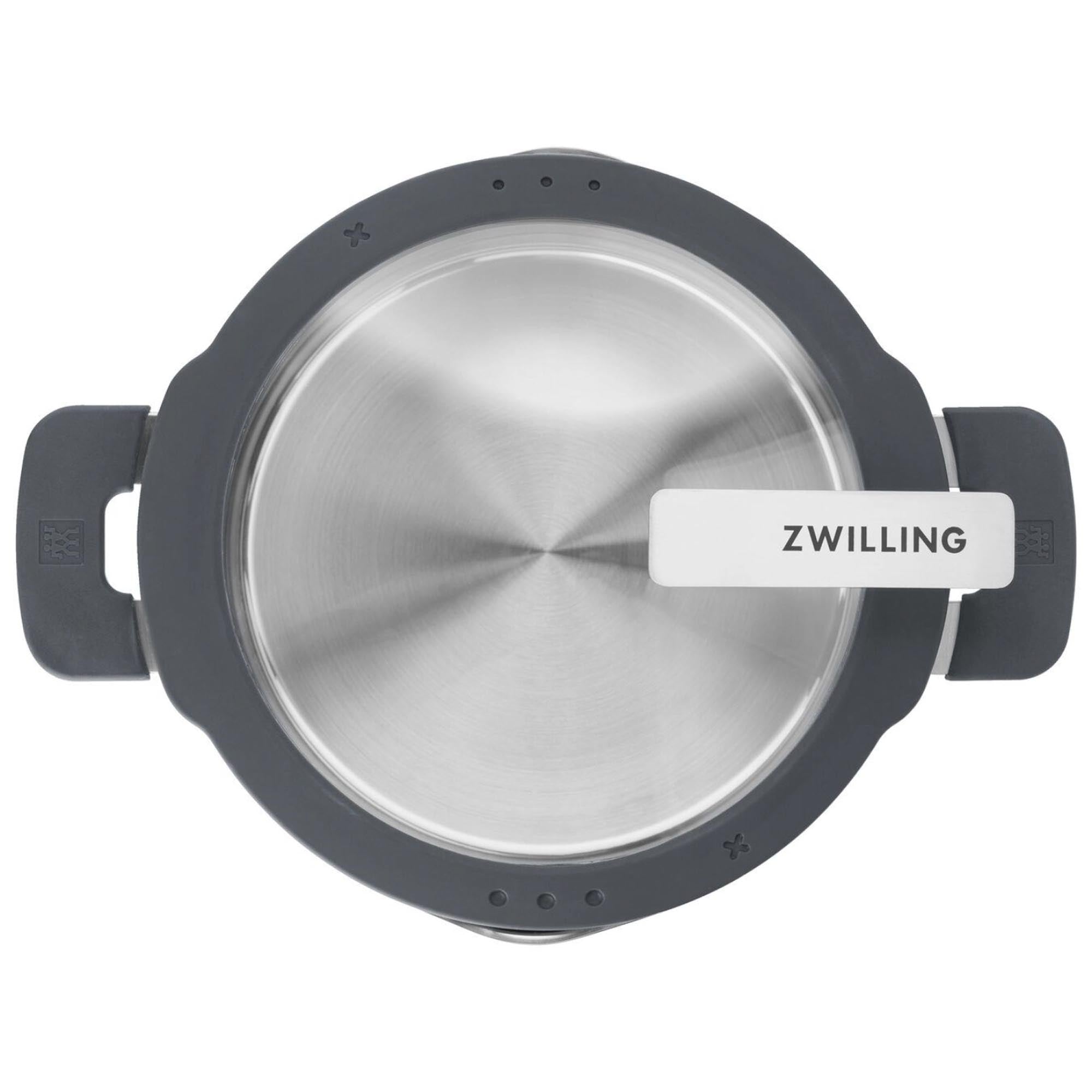 Das 4-teilige Zwilling Simplify Kochgeschirr-Set überzeugt durch modernes Design, Funktionalität und Qualität für müheloses Kochen.