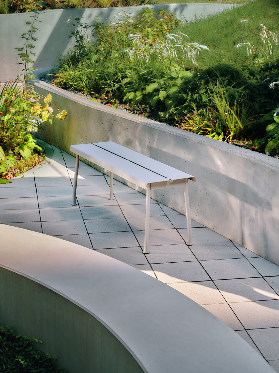 Flaner FLR03 - Bank in Türkis präsentiert im Onlineshop von KAQTU Design AG. Gartenbank ist von Mdd