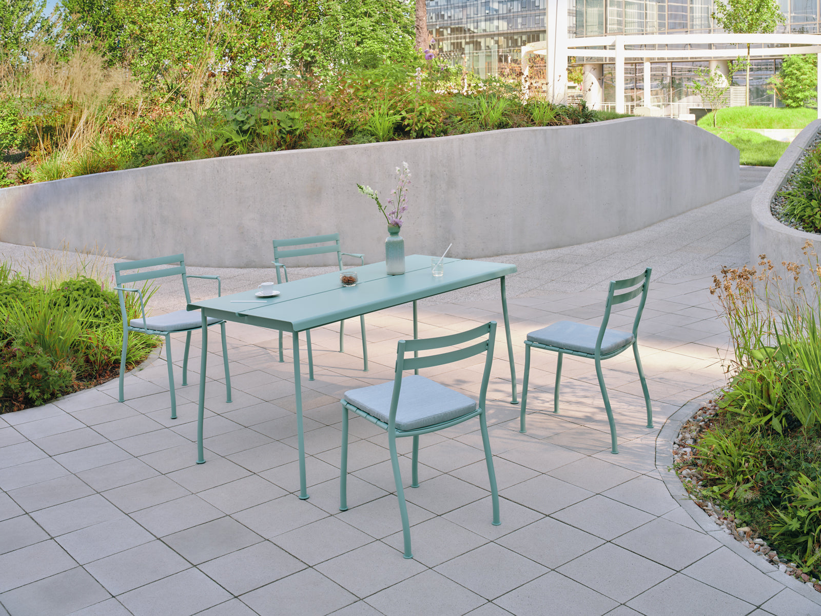 Flaner FLR05 - Tisch in Türkis präsentiert im Onlineshop von KAQTU Design AG. Gartentisch ist von Mdd