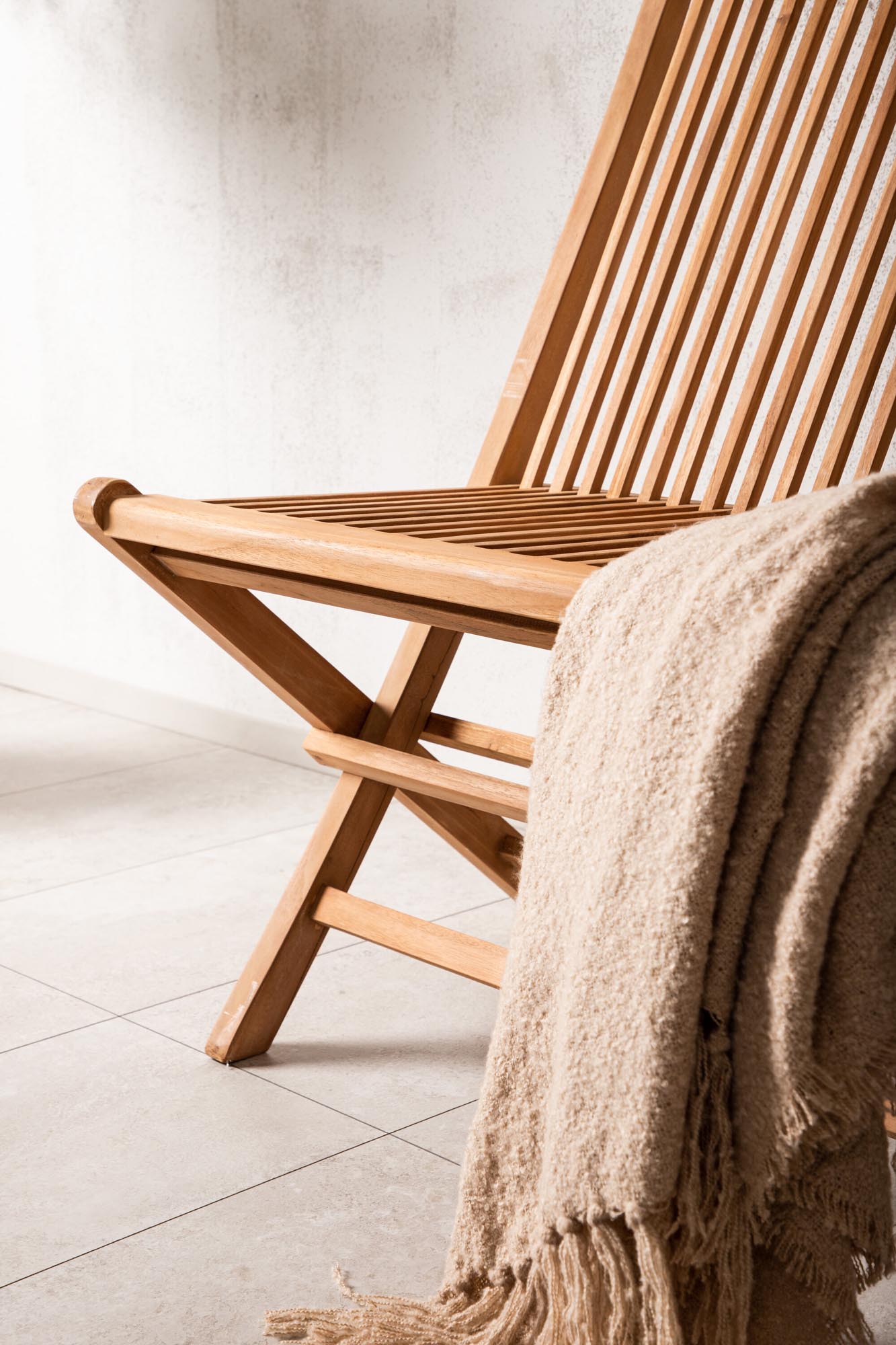 Ghana Bank von Venture Home: Stilvolle Sitzgelegenheit für draussen.