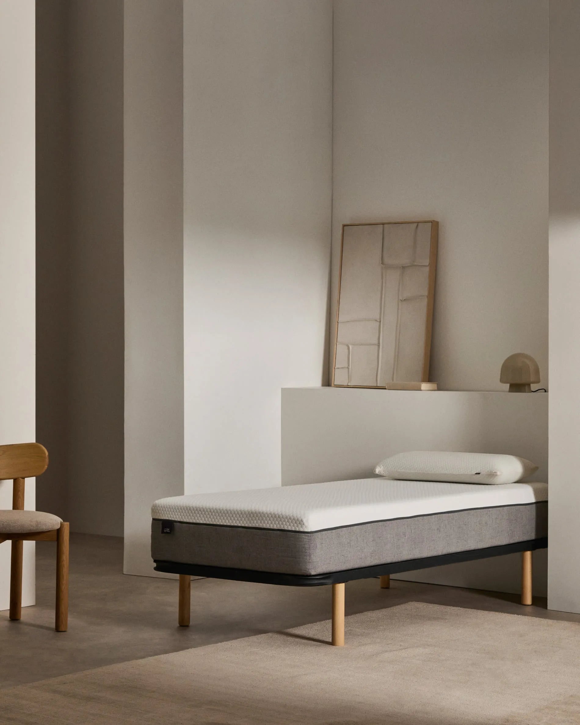 Das Talo Bettgestell 80x200 cm von Kave Home bietet modernes Design und Komfort, ideal für stilvolle und funktionale Schlafzimmer.