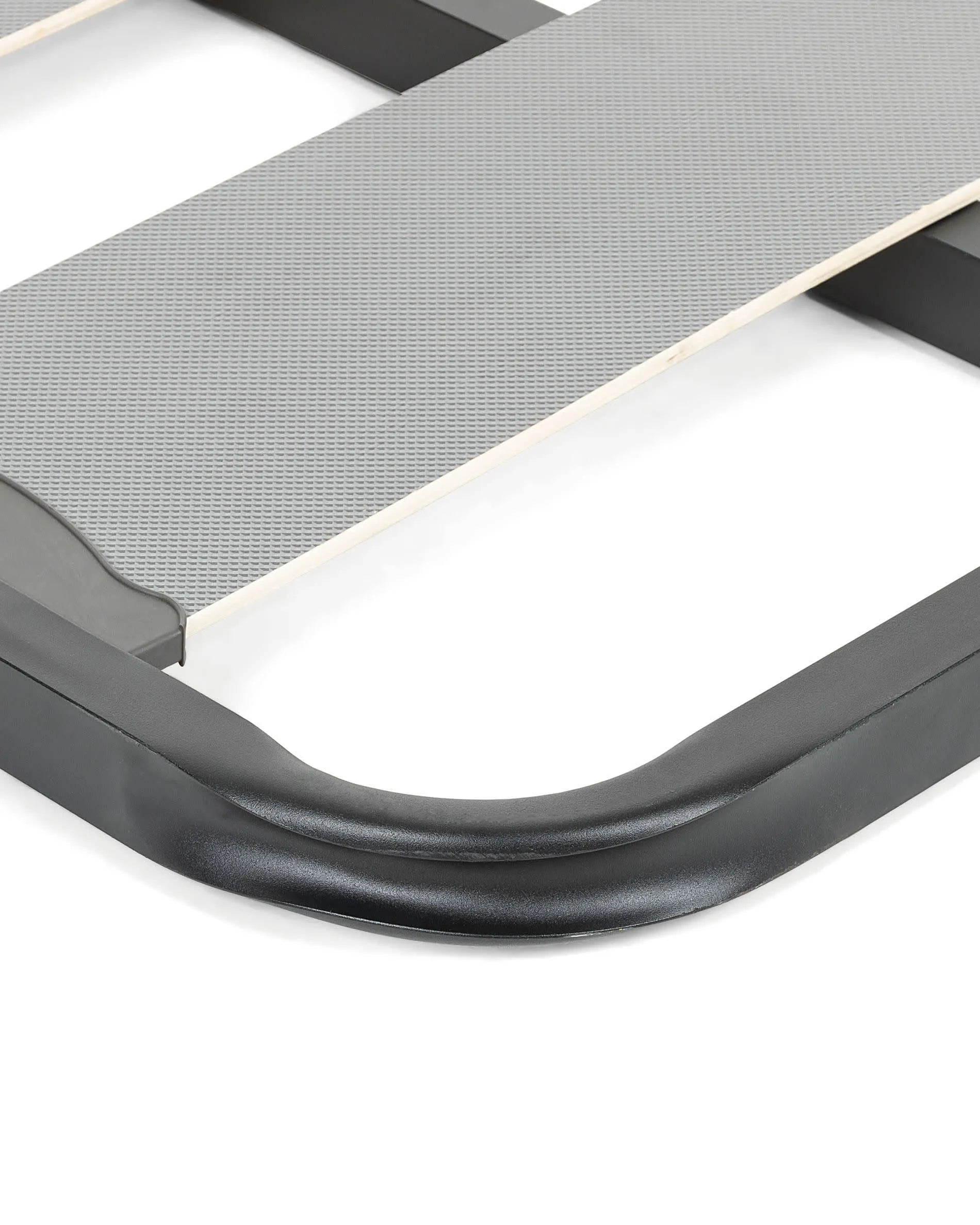 Das Talo Bettgestell 135x190 cm von Kave Home bietet stilvolles Design und Komfort für ein modernes Schlafzimmer.