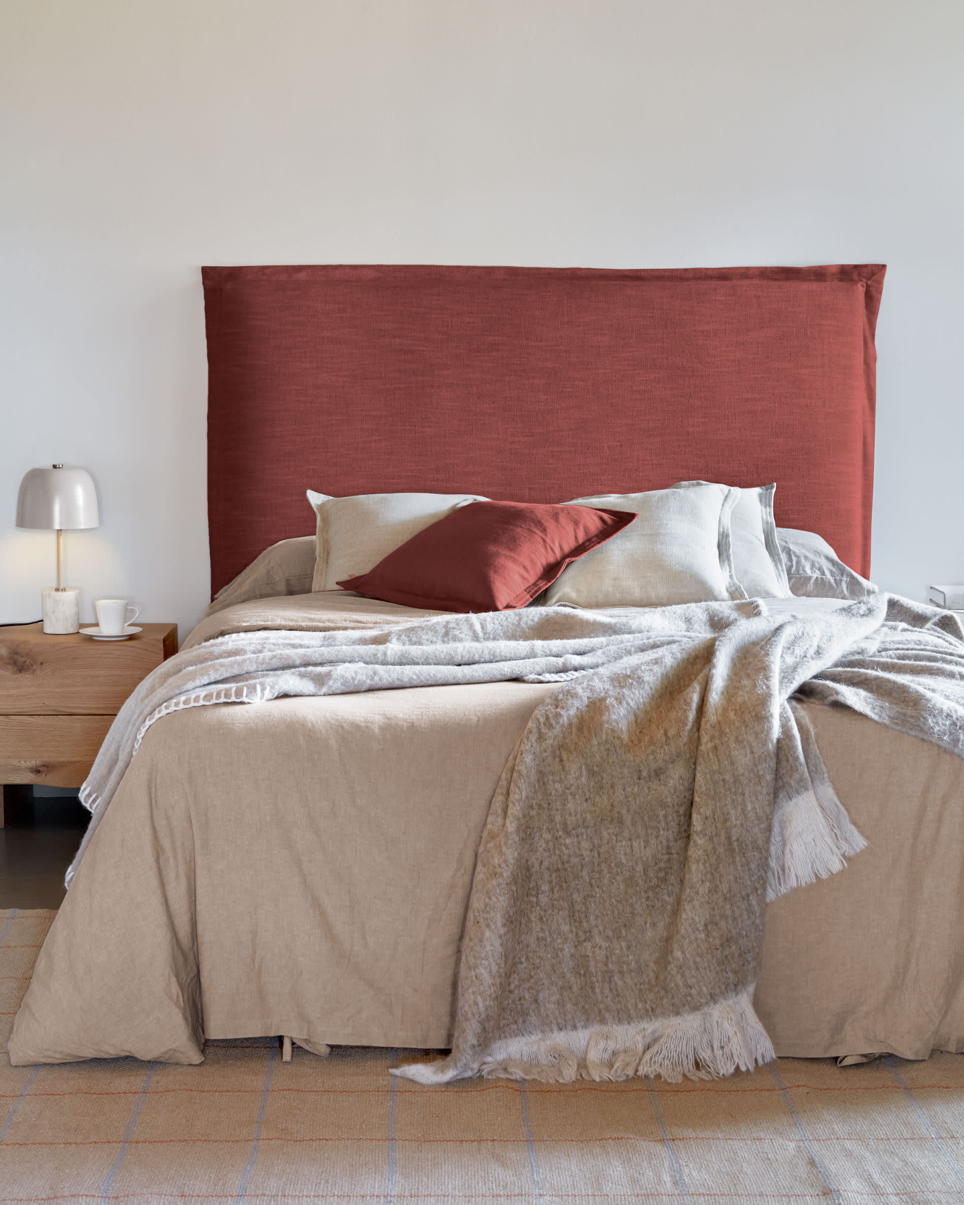 Das Talo Bettgestell 150x190 cm von Kave Home bietet modernes Design und Komfort, ideal für ein stilvolles Schlafzimmer.