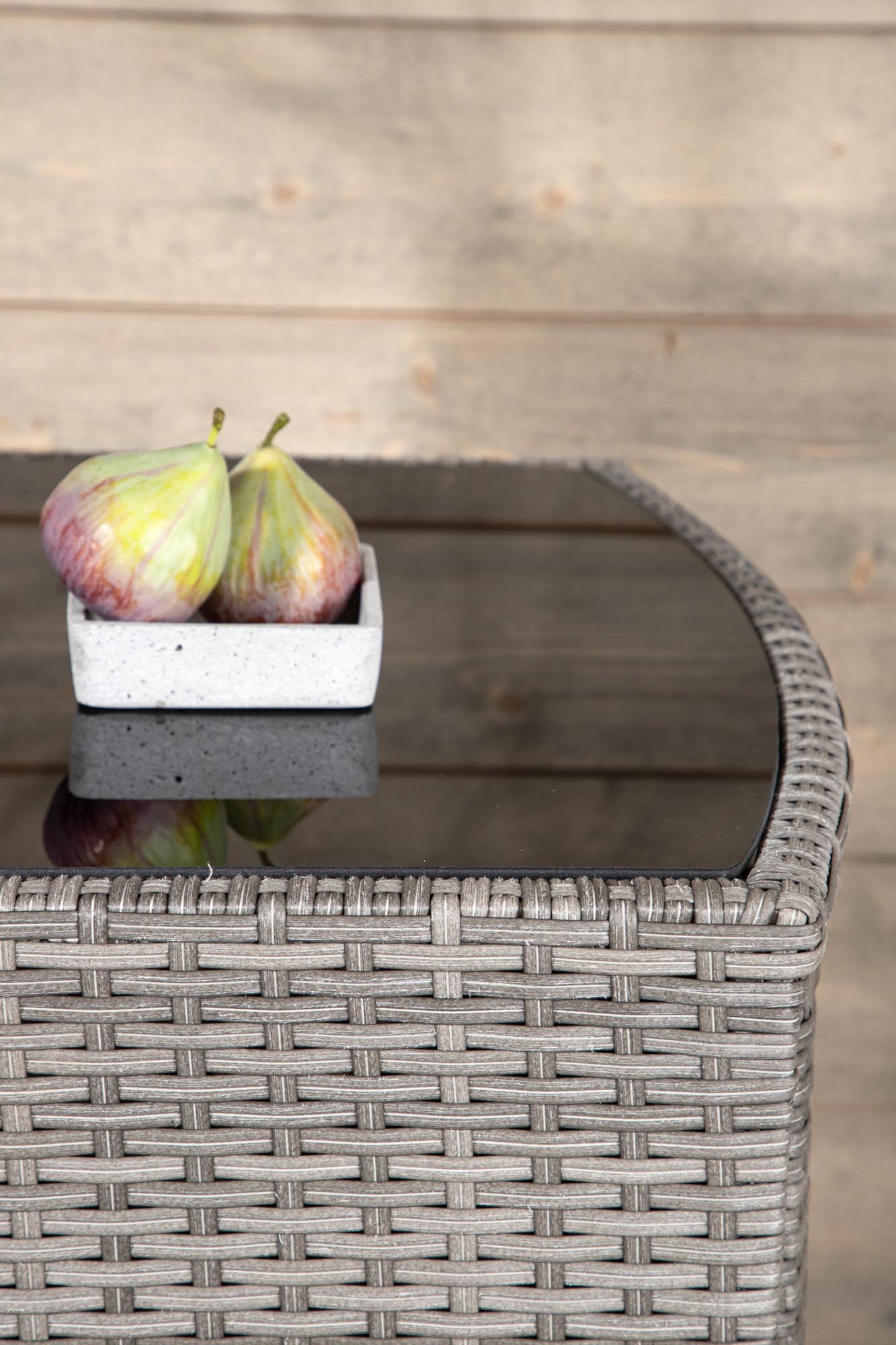 Stylisches Savanna Café Outdoorset: Ideal für Balkon und Terrasse. Hochwertiges Kunstrattan, komfortable Stühle und pflegeleichte Materialien.