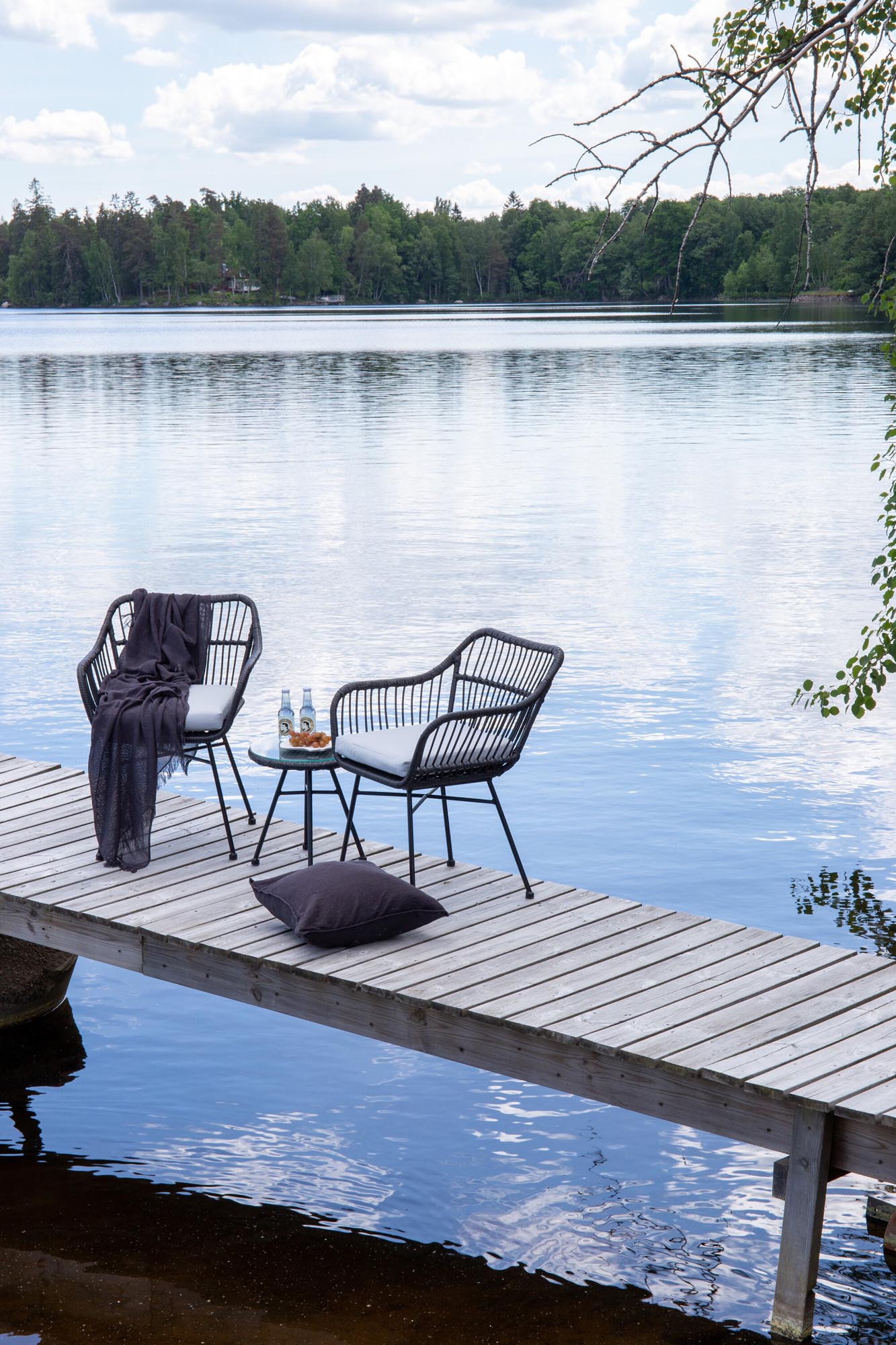 Verleihen Sie Ihrem Außenbereich mit dem Viga Lounge Outdoorset ⌀40cm von Venture Home einen Hauch von Eleganz. Ideal für gesellige Abende!
